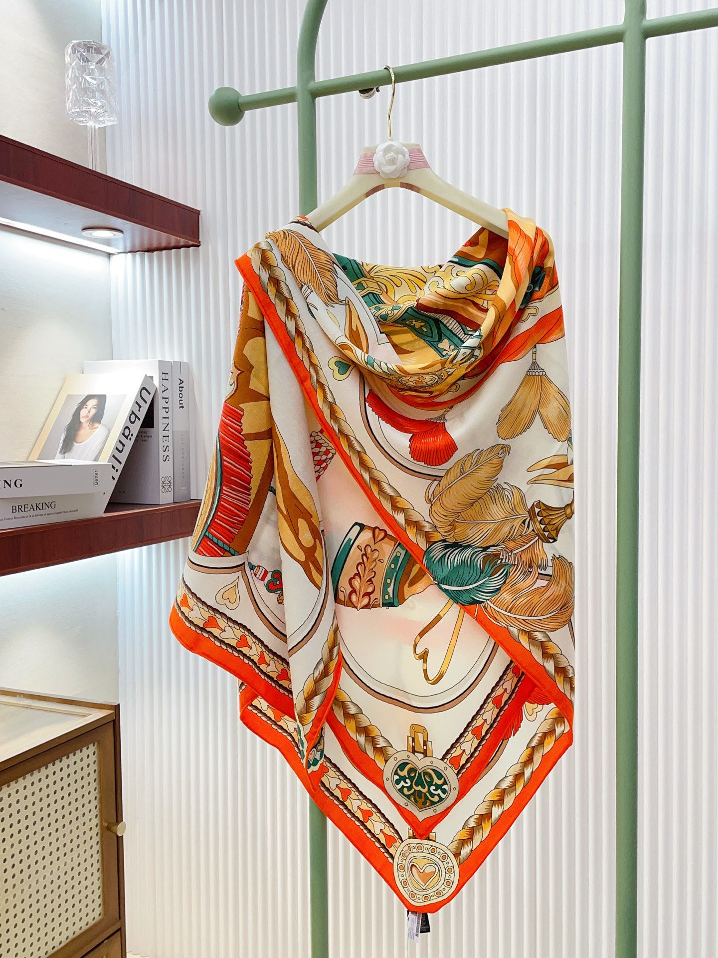 ✨✨【双面同色 丝毛款】H家羊绒新款 买了都说好看‼️推荐💕【甜蜜的鞍具 140】羊绒方巾‼️H家ZG爆