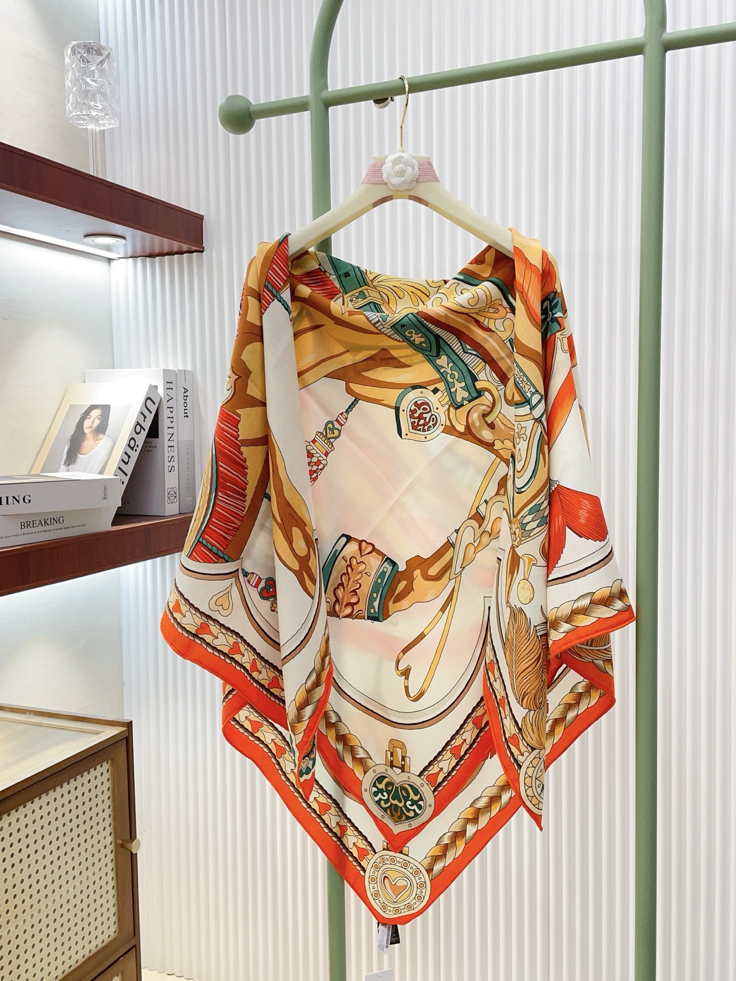 ✨✨【双面同色 丝毛款】H家羊绒新款 买了都说好看‼️推荐💕【甜蜜的鞍具 140】羊绒方巾‼️H家ZG爆