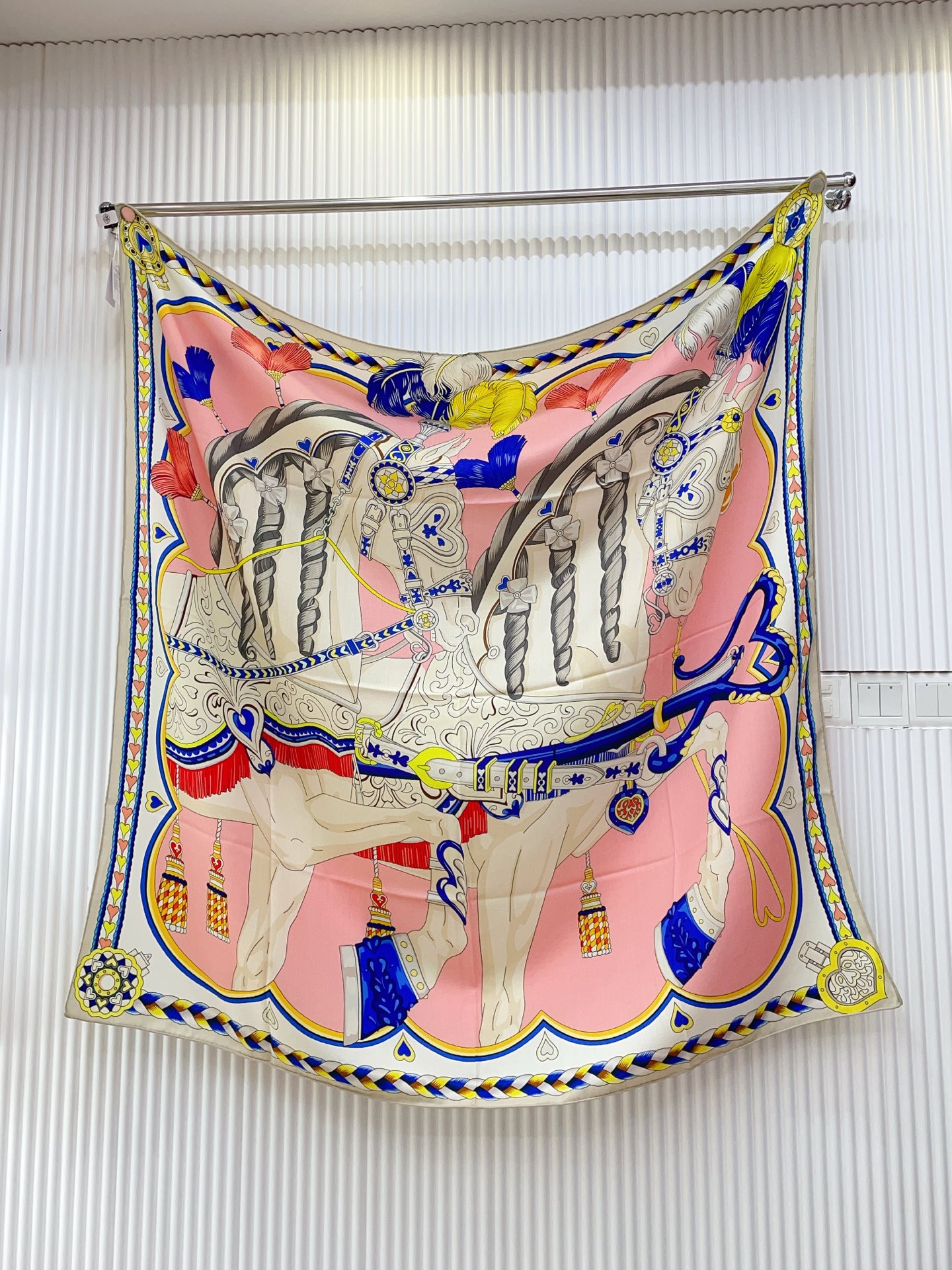 ✨✨【双面同色 丝毛款】H家羊绒新款 买了都说好看‼️推荐💕【甜蜜的鞍具 140】羊绒方巾‼️H家ZG爆