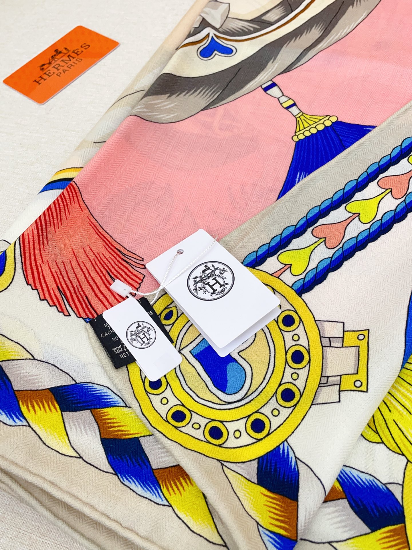 ✨✨【双面同色 丝毛款】H家羊绒新款 买了都说好看‼️推荐💕【甜蜜的鞍具 140】羊绒方巾‼️H家ZG爆