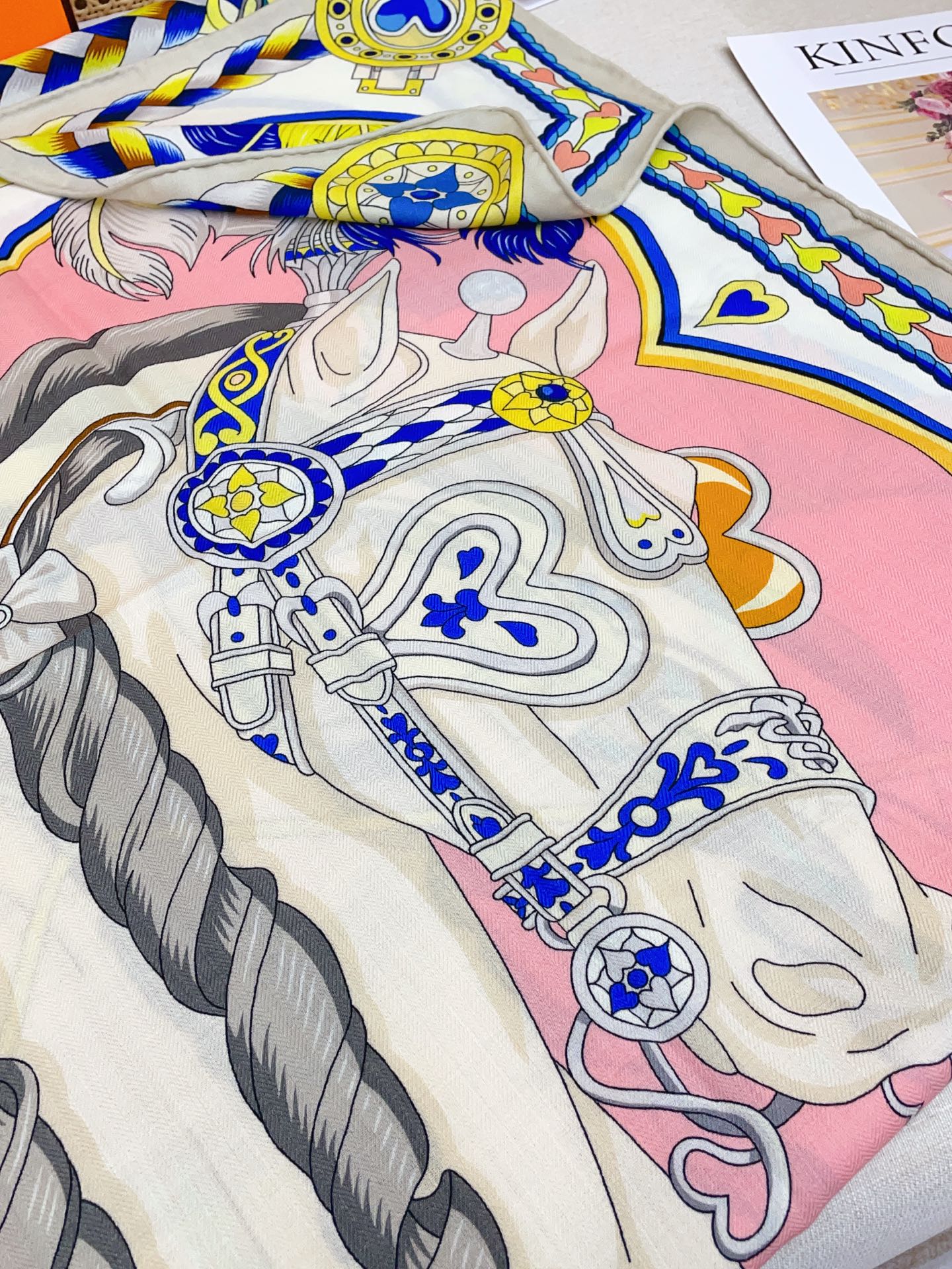 ✨✨【双面同色 丝毛款】H家羊绒新款 买了都说好看‼️推荐💕【甜蜜的鞍具 140】羊绒方巾‼️H家ZG爆