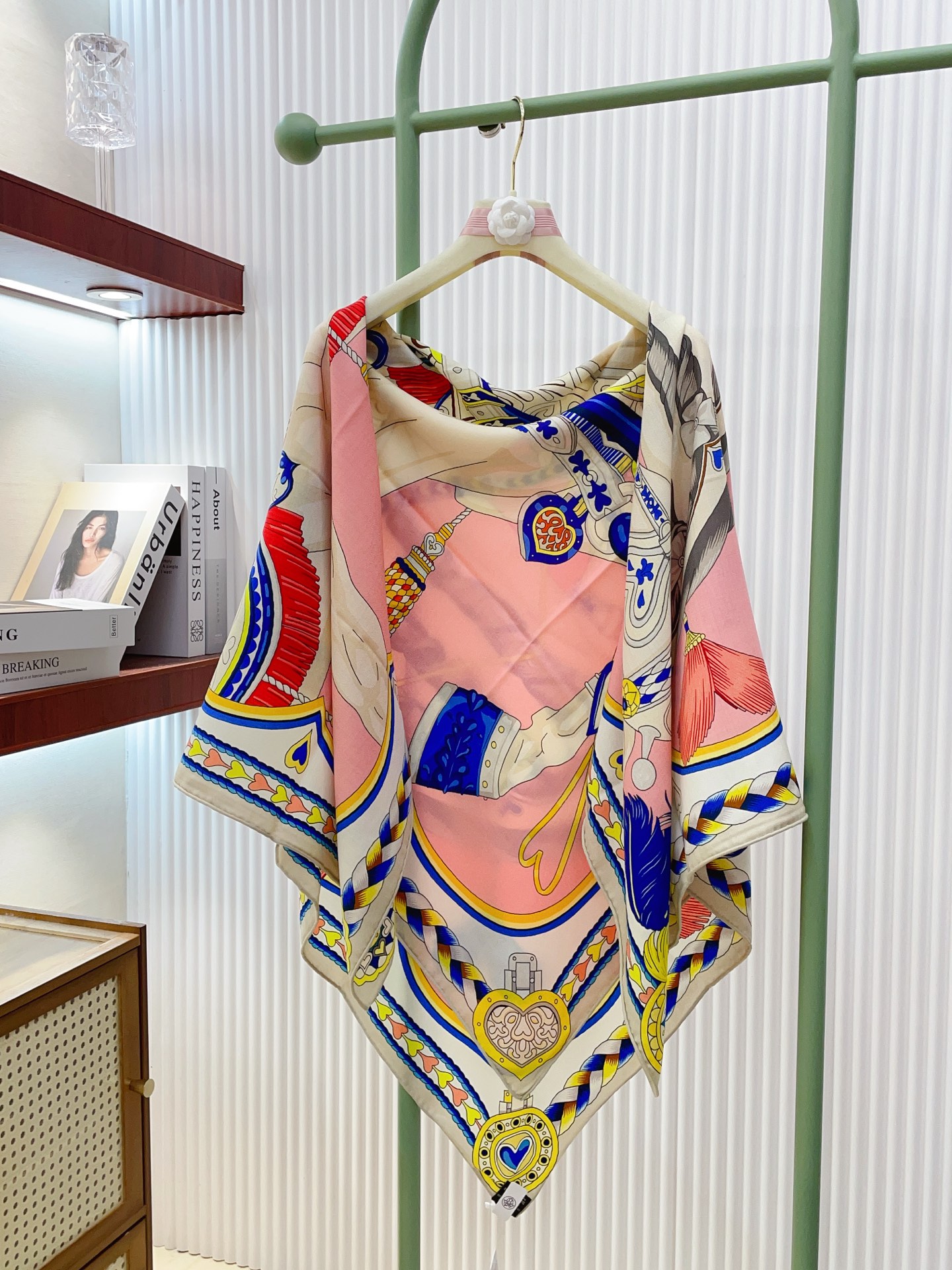 ✨✨【双面同色 丝毛款】H家羊绒新款 买了都说好看‼️推荐💕【甜蜜的鞍具 140】羊绒方巾‼️H家ZG爆