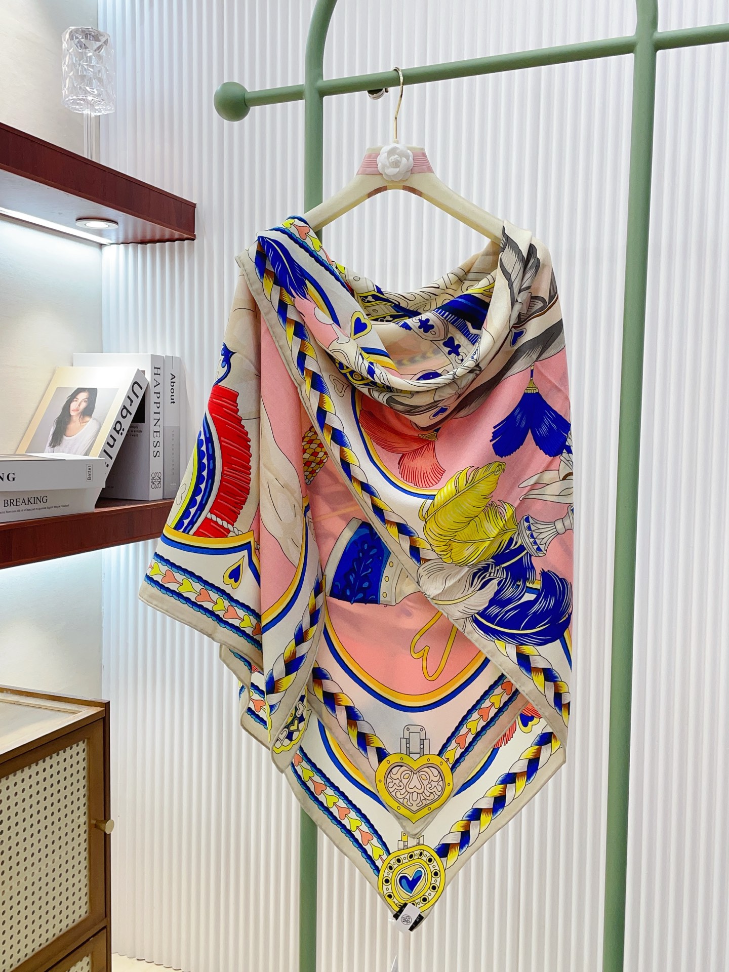 ✨✨【双面同色 丝毛款】H家羊绒新款 买了都说好看‼️推荐💕【甜蜜的鞍具 140】羊绒方巾‼️H家ZG爆