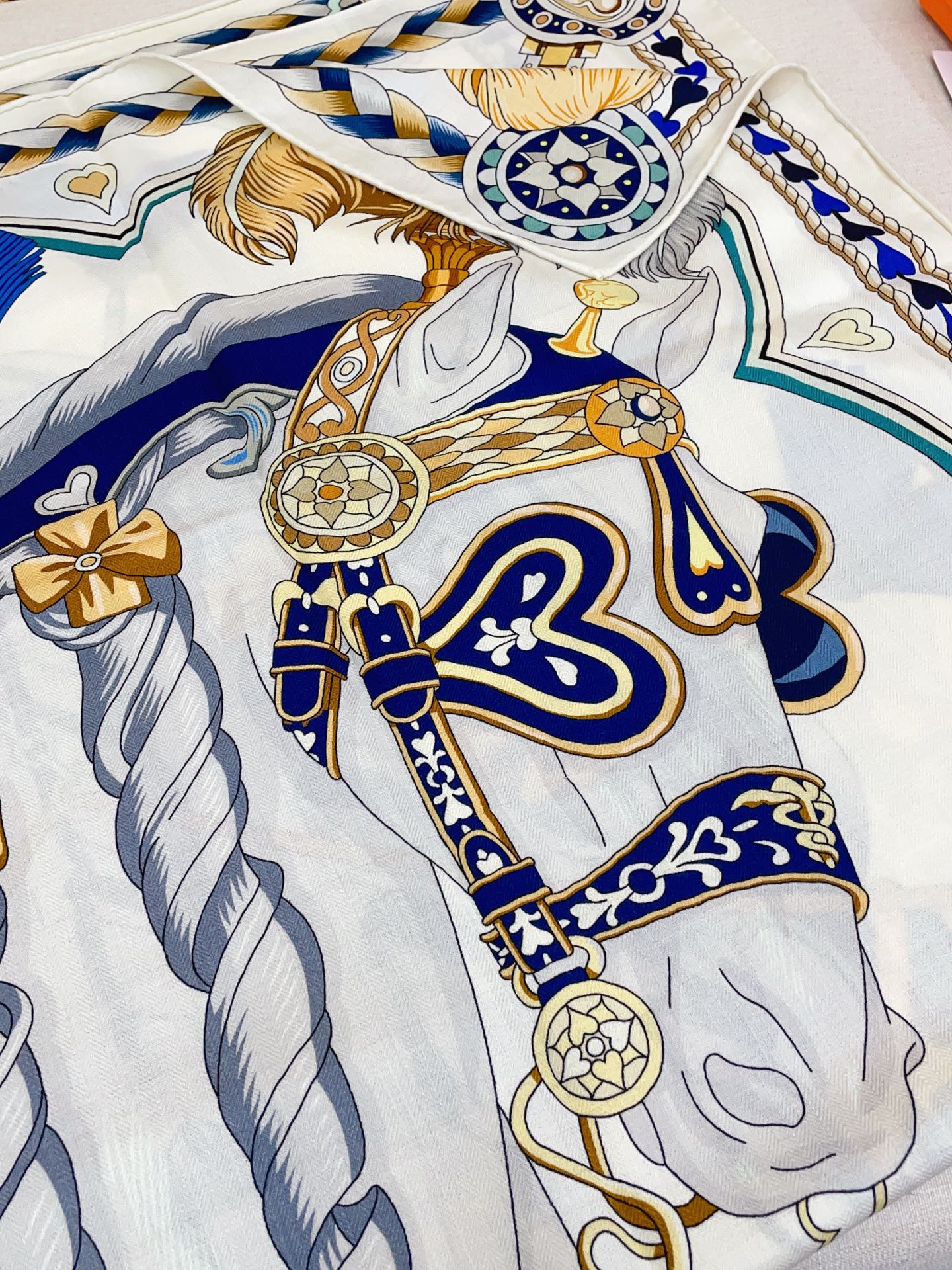 ✨✨【双面同色 丝毛款】H家羊绒新款 买了都说好看‼️推荐💕【甜蜜的鞍具 140】羊绒方巾‼️H家ZG爆