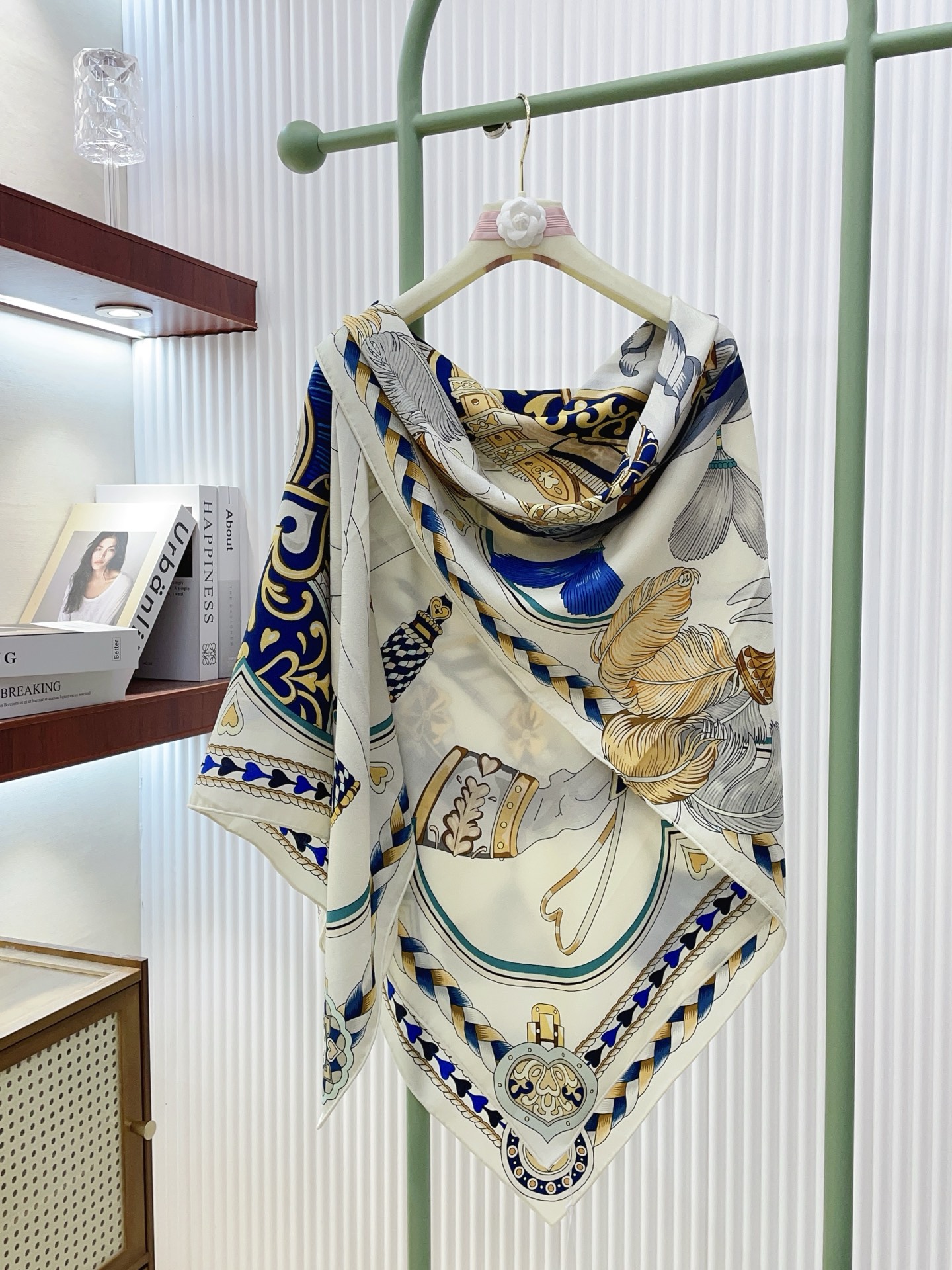 ✨✨【双面同色 丝毛款】H家羊绒新款 买了都说好看‼️推荐💕【甜蜜的鞍具 140】羊绒方巾‼️H家ZG爆