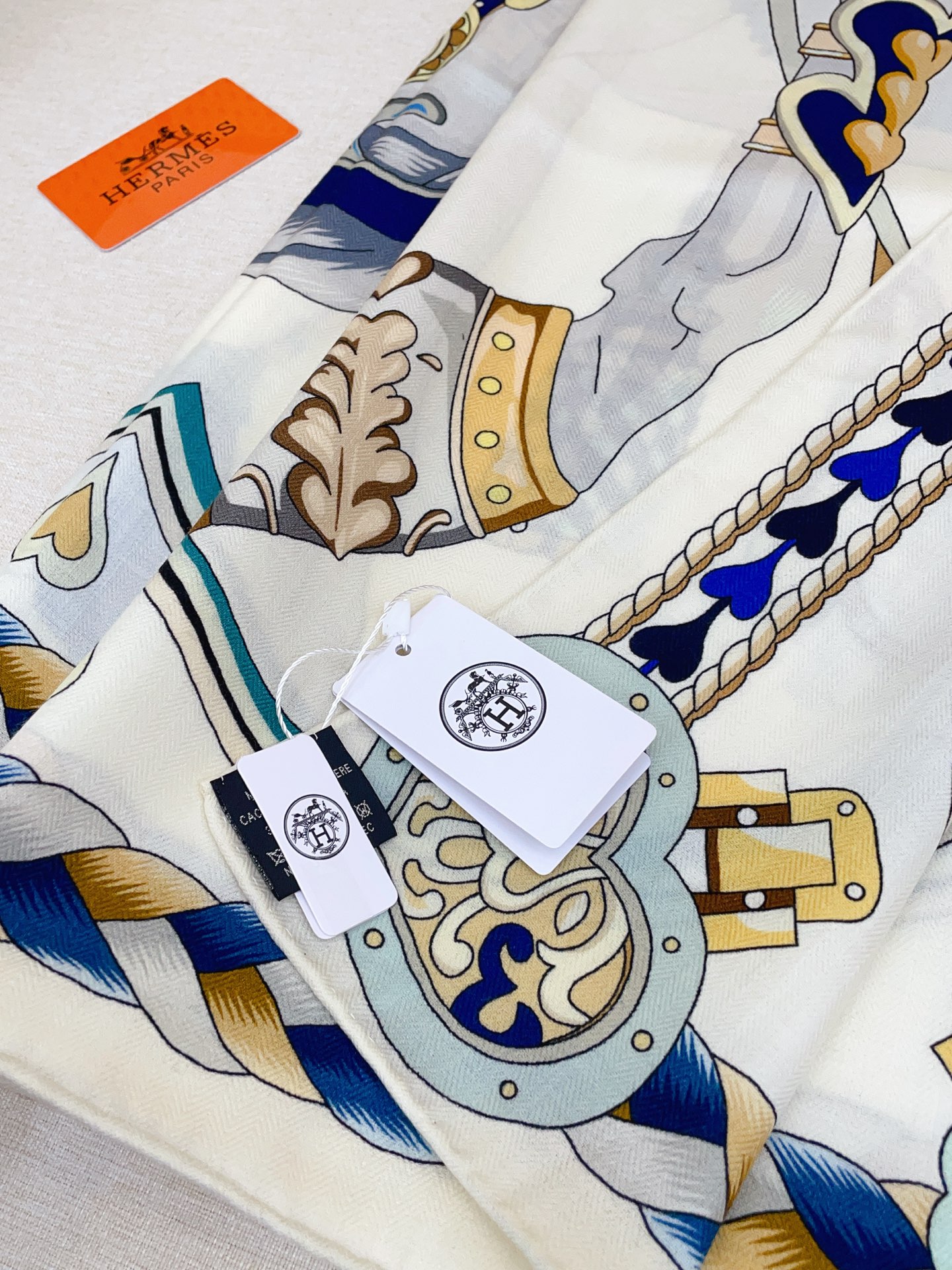 ✨✨【双面同色 丝毛款】H家羊绒新款 买了都说好看‼️推荐💕【甜蜜的鞍具 140】羊绒方巾‼️H家ZG爆