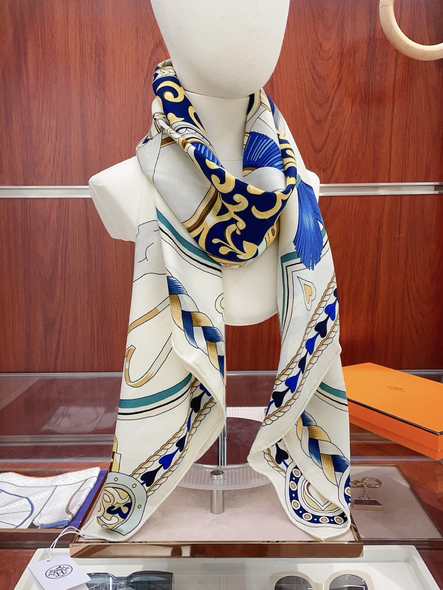 ✨✨【双面同色 丝毛款】H家羊绒新款 买了都说好看‼️推荐💕【甜蜜的鞍具 140】羊绒方巾‼️H家ZG爆