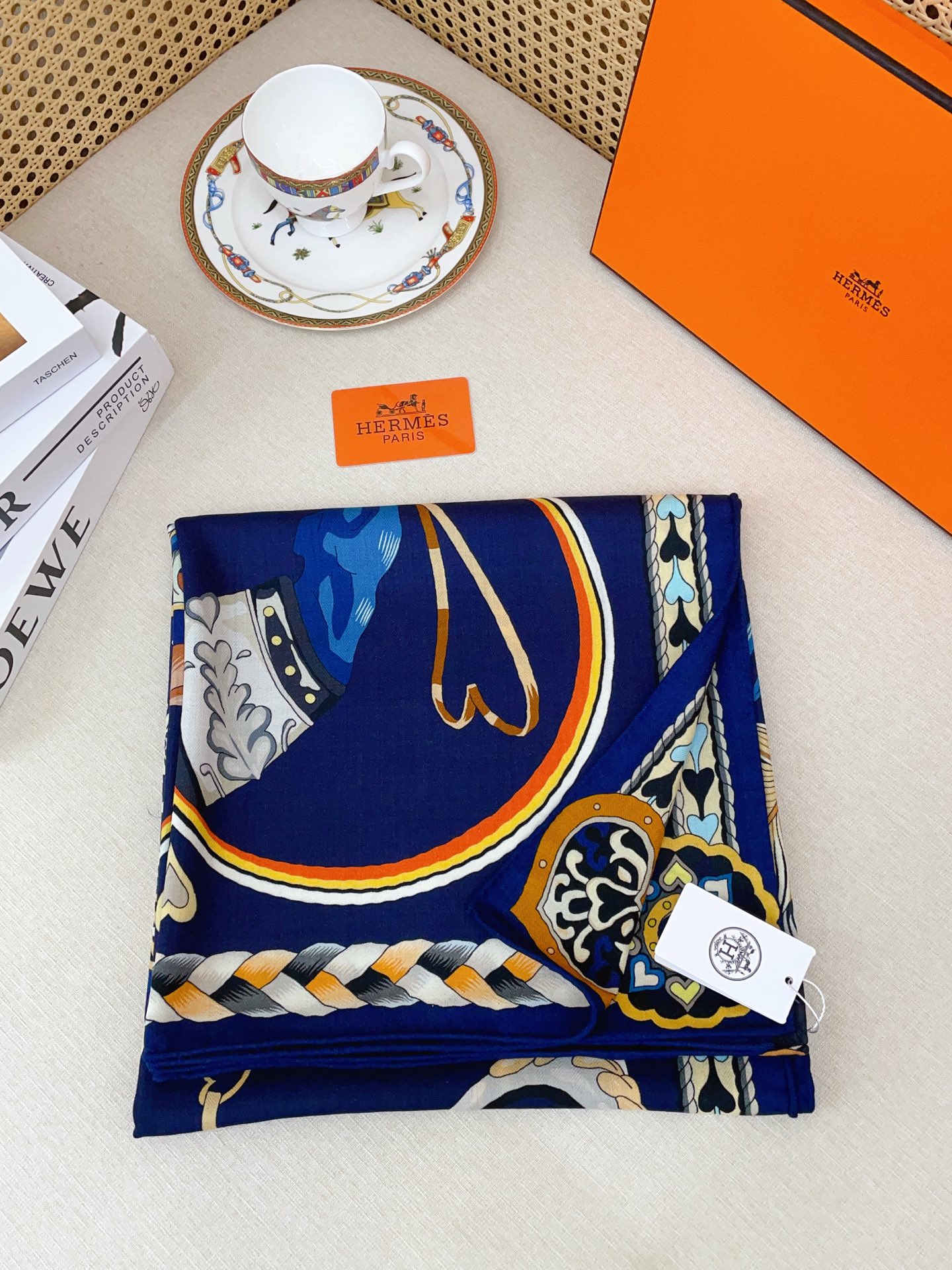 ✨✨【双面同色 丝毛款】H家羊绒新款 买了都说好看‼️推荐💕【甜蜜的鞍具 140】羊绒方巾‼️H家ZG爆