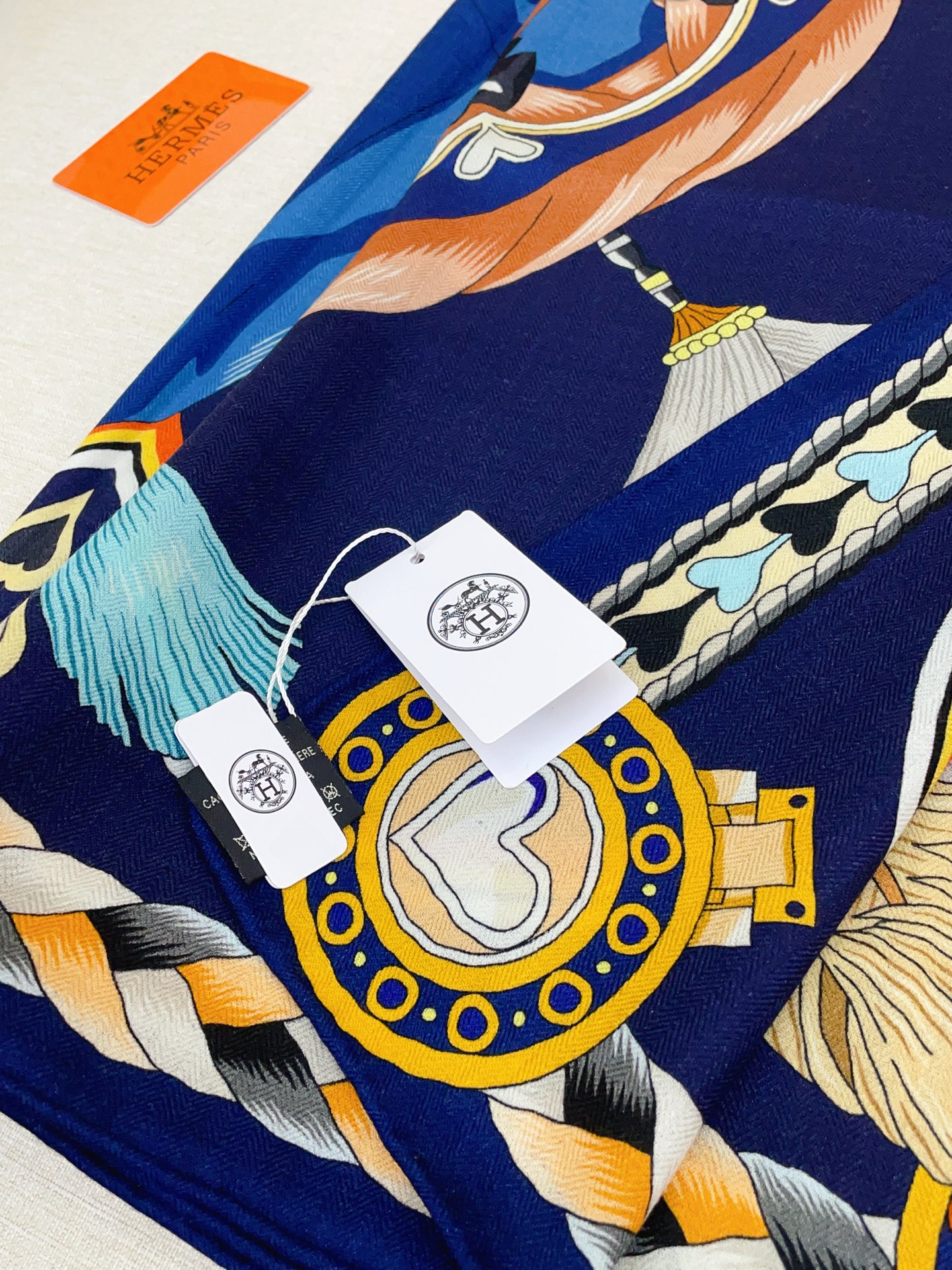 ✨✨【双面同色 丝毛款】H家羊绒新款 买了都说好看‼️推荐💕【甜蜜的鞍具 140】羊绒方巾‼️H家ZG爆