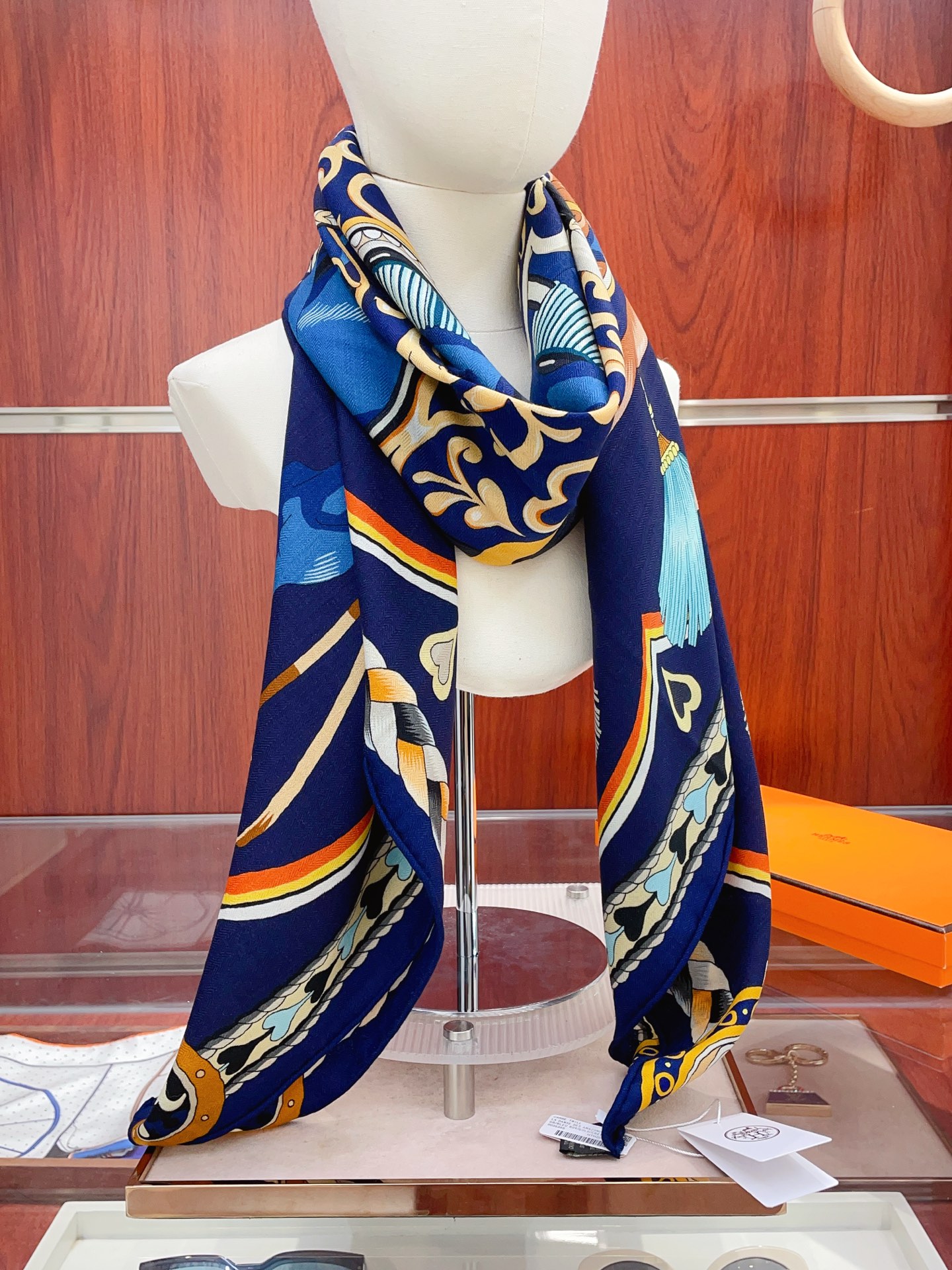 NO:663540,[Double-sided same color silk wool style] H family cashmere new model. Everyone who bought it said it looks good. Recommended [Sweet Saddle 140] Cashmere square scarf H family ZG hot model with three-dimensional presentation of pattern and texture. Extremely high quality. Special process. High-end research and development. Stunning. Special cutting-edge process. Favored by Bai Fumei. Whether it is quality, style or price, they scream for big brand control. Super high cost performance.  Definitely worth buying, size 140cm*140cm, 70 cashmere silk high version scarf, high version scarf, real silk19860909【双面同色 丝毛款】H家羊绒新款 买了都说好看推荐【甜蜜的鞍具 140】羊绒方巾H家ZG爆款立体呈现图案纹路实物档次极高特殊工艺高端研发惊艳问世特殊尖端工艺处理受到白富美的喜欢 无论是品质 款式 价格都令大牌控的她们尖叫 超高性价比 绝对值得入手尺寸140cm*140cm,70羊绒真丝高版本围巾,高版本围巾,real silk,scarf