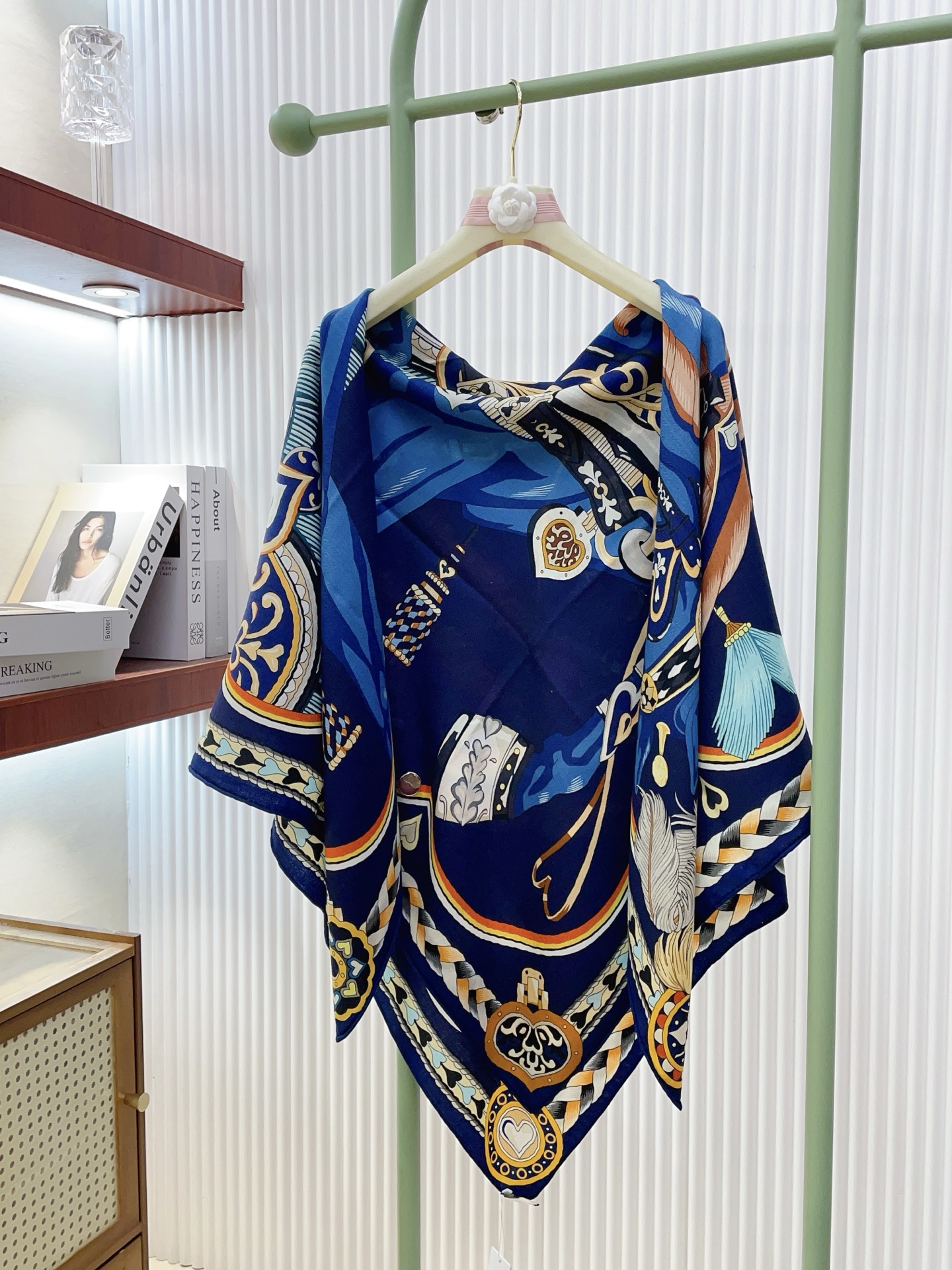 ✨✨【双面同色 丝毛款】H家羊绒新款 买了都说好看‼️推荐💕【甜蜜的鞍具 140】羊绒方巾‼️H家ZG爆