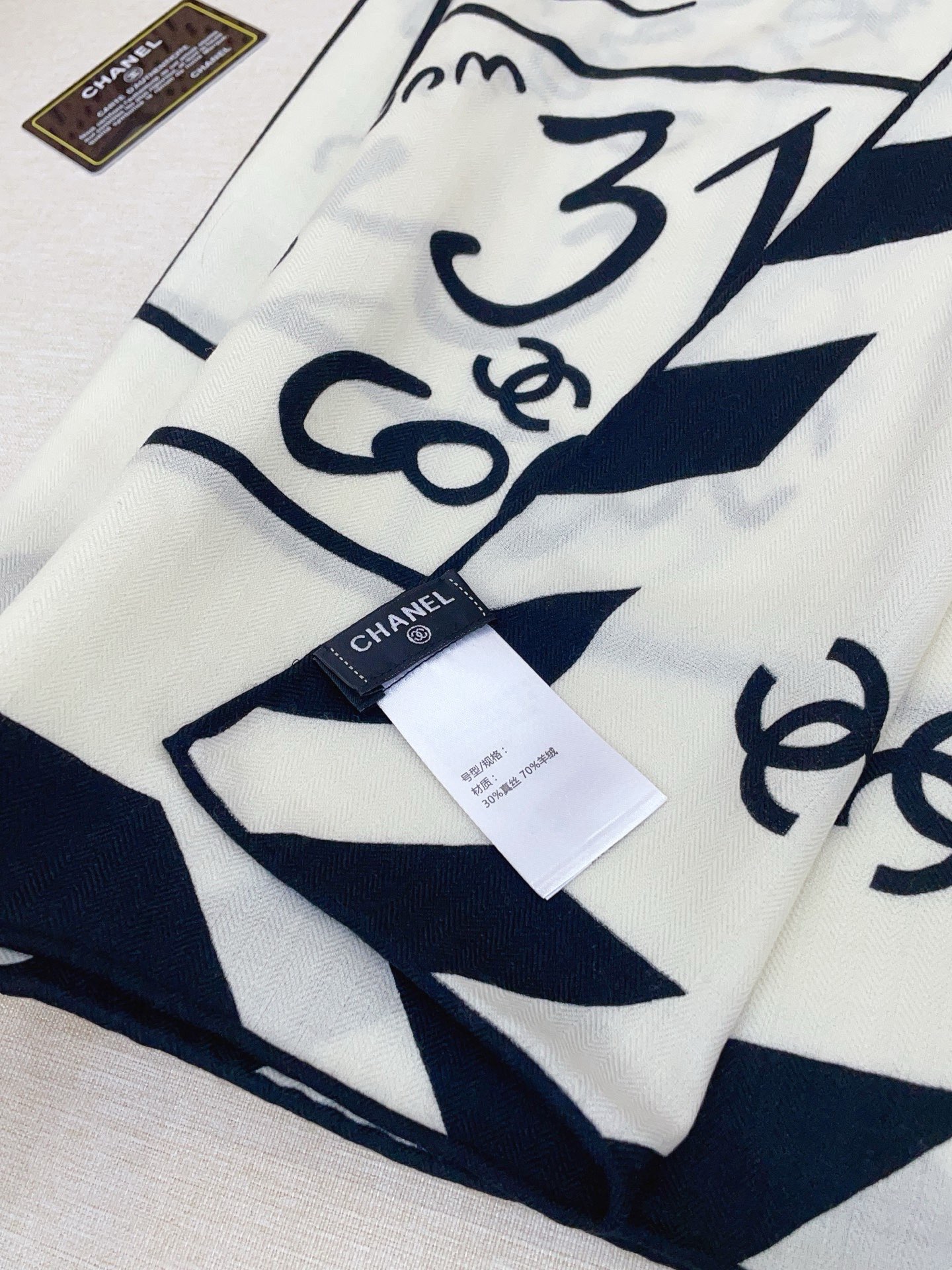 ✨✨【双面同色 丝毛款】小香 羊绒方巾‼️抢‼️VIP推荐 ‼️👍下手一定要快【高端 大爱 ‼️纯羊绒 