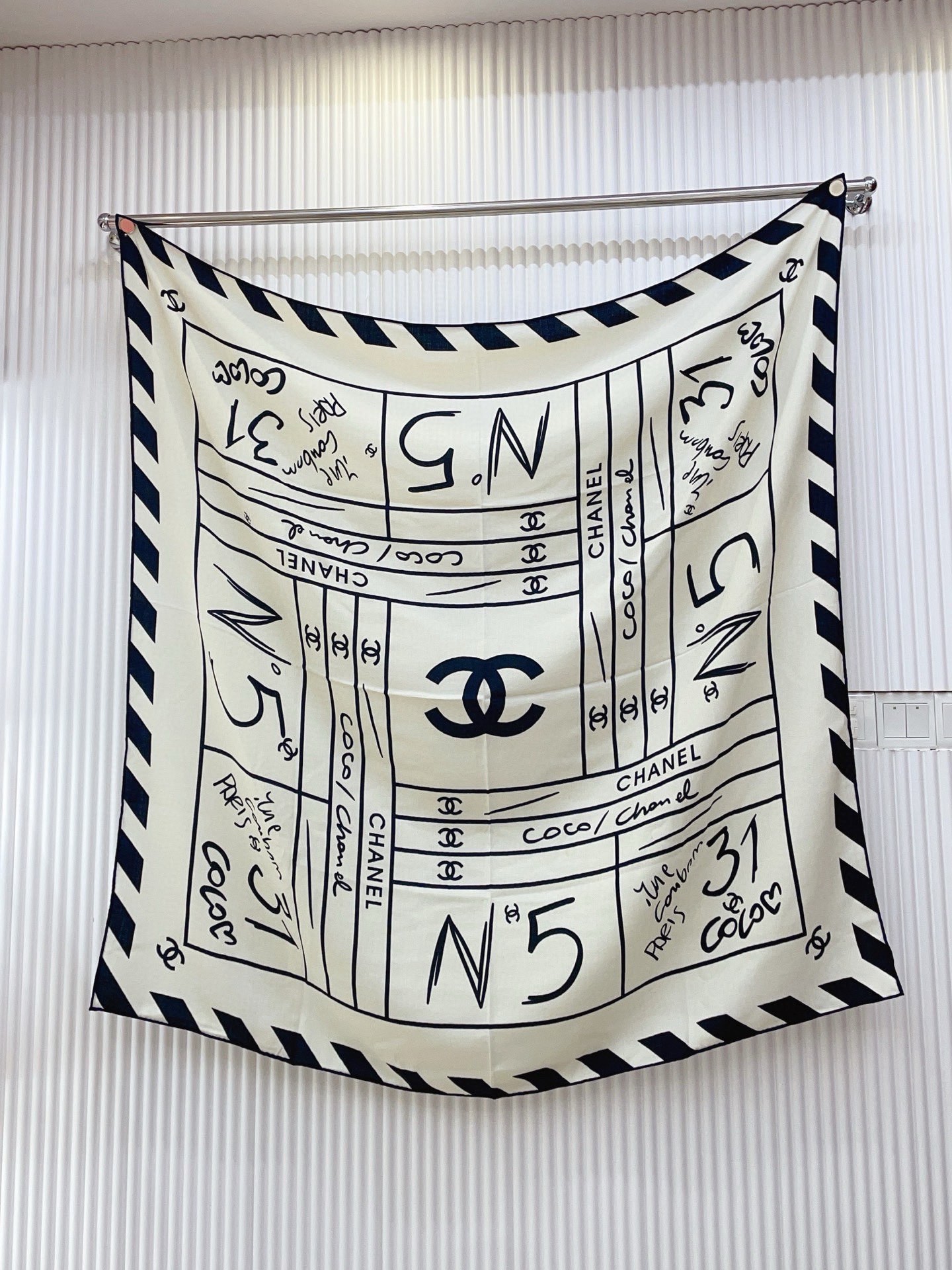 ✨✨【双面同色 丝毛款】小香 羊绒方巾‼️抢‼️VIP推荐 ‼️👍下手一定要快【高端 大爱 ‼️纯羊绒 