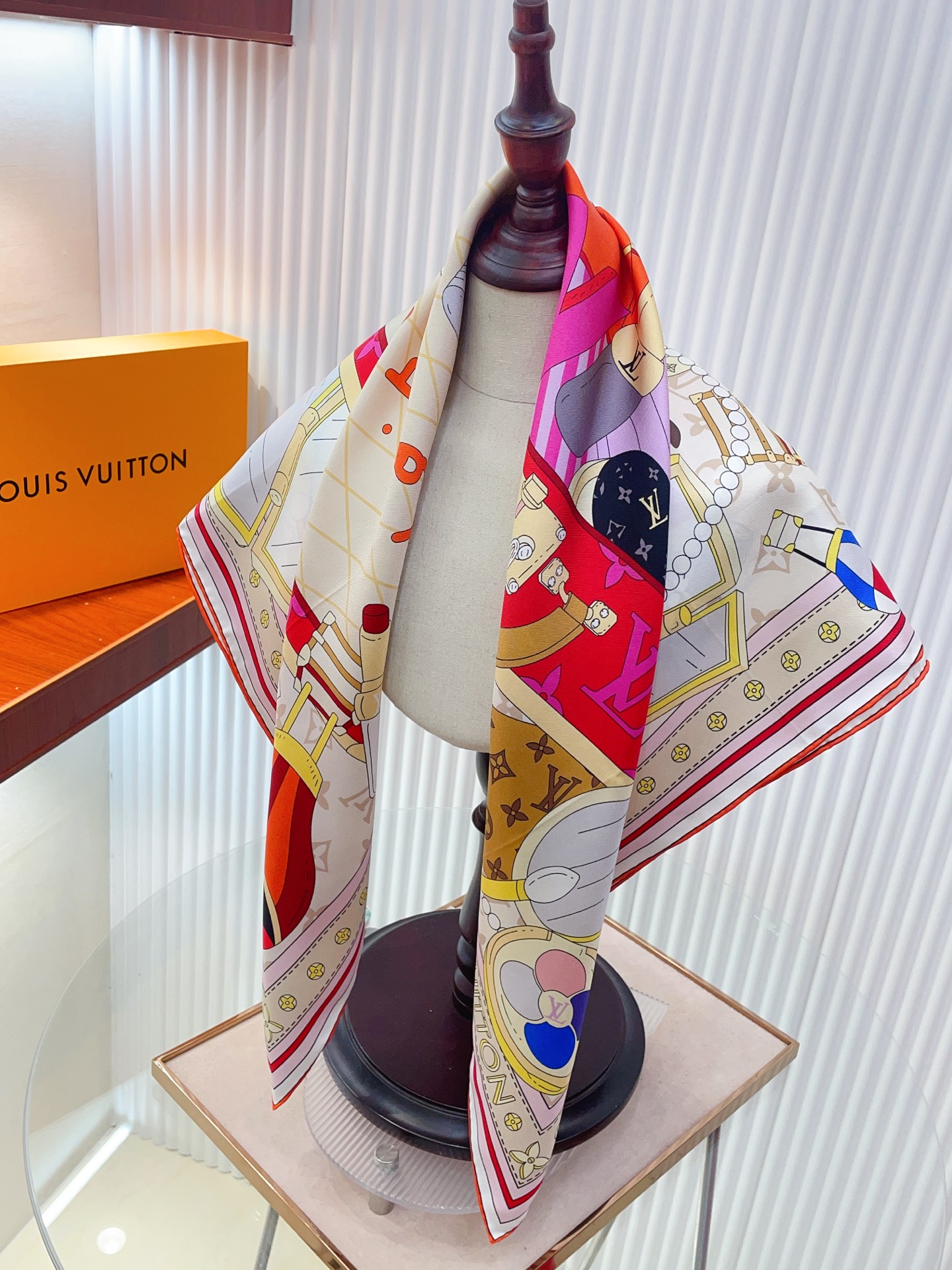 ✨✨【18姆米 双面同色】上身效果疯狂的喜欢❗️专柜也是刚刚上架的，L*最最新款~非常有看头，L的这类元