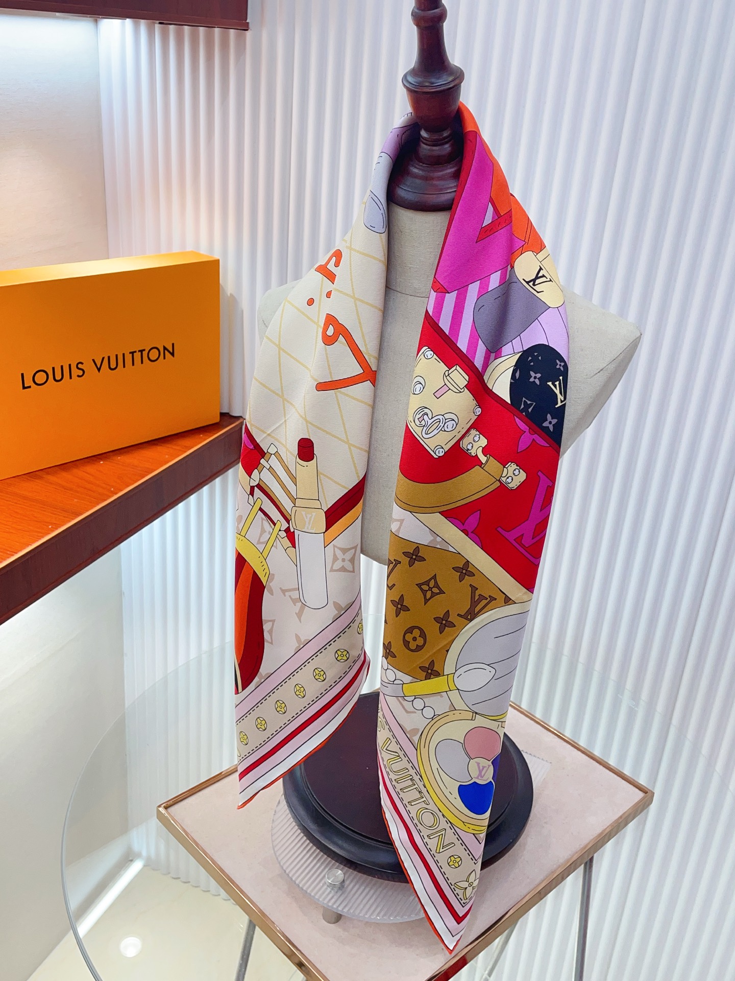 ✨✨【18姆米 双面同色】上身效果疯狂的喜欢❗️专柜也是刚刚上架的，L*最最新款~非常有看头，L的这类元