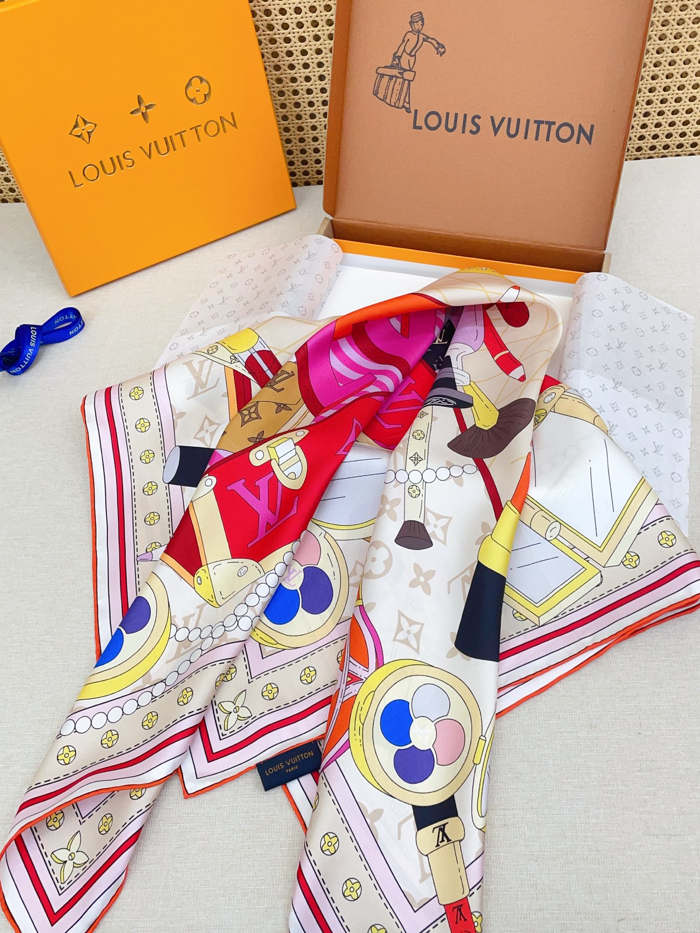 ✨✨【18姆米 双面同色】上身效果疯狂的喜欢❗️专柜也是刚刚上架的，L*最最新款~非常有看头，L的这类元