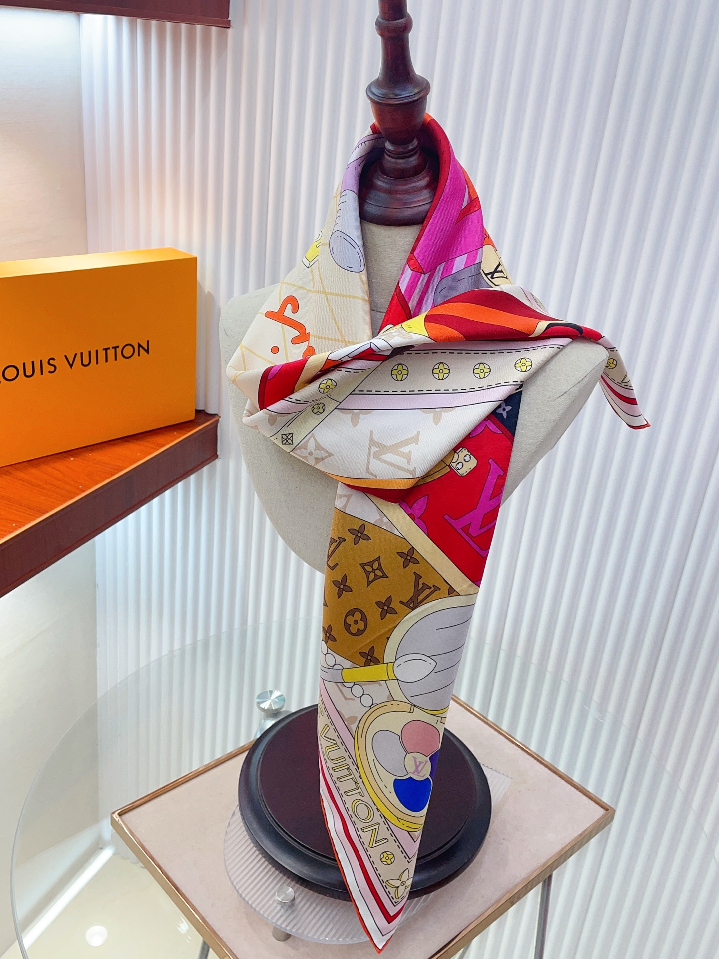 ✨✨【18姆米 双面同色】上身效果疯狂的喜欢❗️专柜也是刚刚上架的，L*最最新款~非常有看头，L的这类元