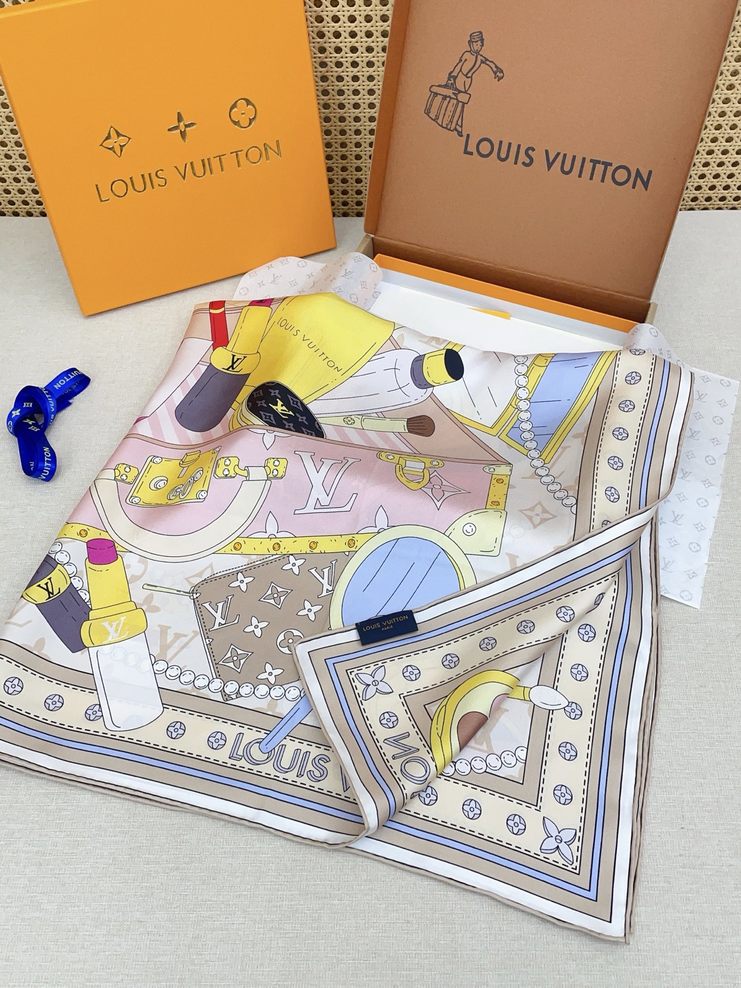 ✨✨【18姆米 双面同色】上身效果疯狂的喜欢❗️专柜也是刚刚上架的，L*最最新款~非常有看头，L的这类元