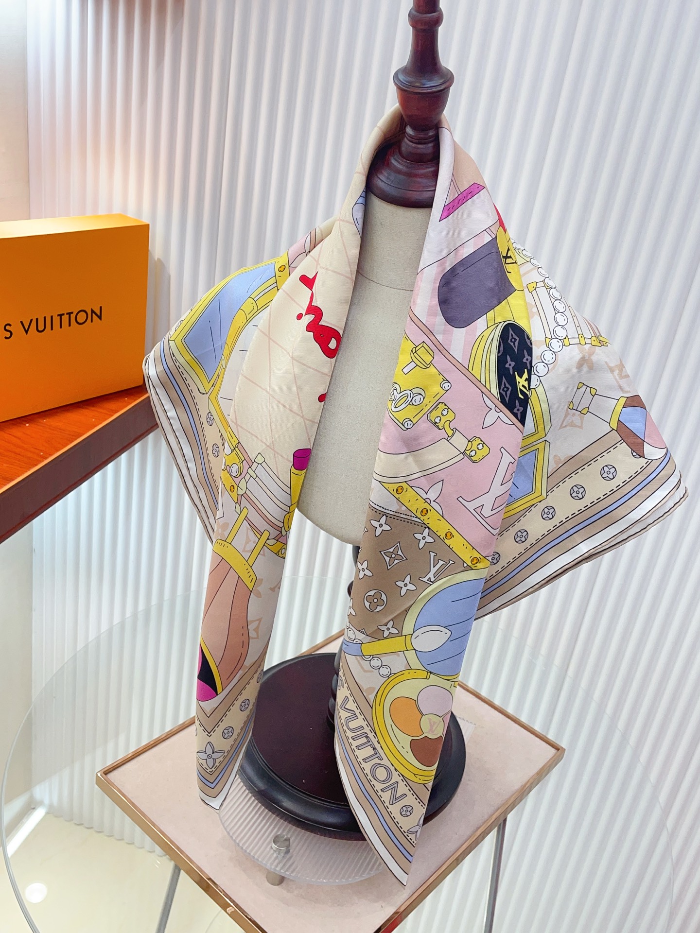 ✨✨【18姆米 双面同色】上身效果疯狂的喜欢❗️专柜也是刚刚上架的，L*最最新款~非常有看头，L的这类元