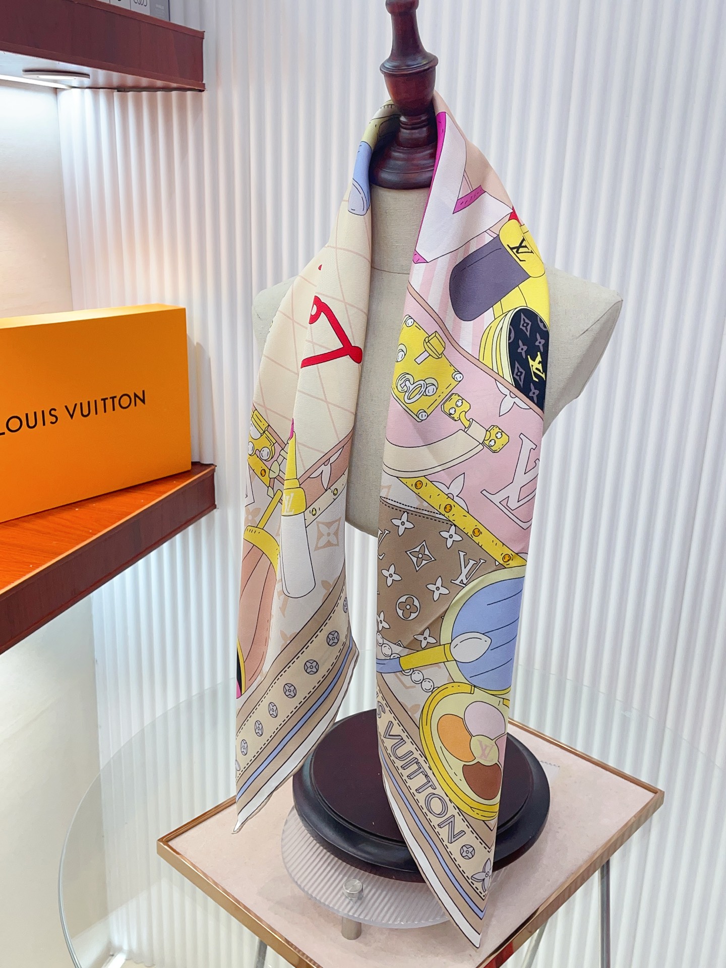 ✨✨【18姆米 双面同色】上身效果疯狂的喜欢❗️专柜也是刚刚上架的，L*最最新款~非常有看头，L的这类元