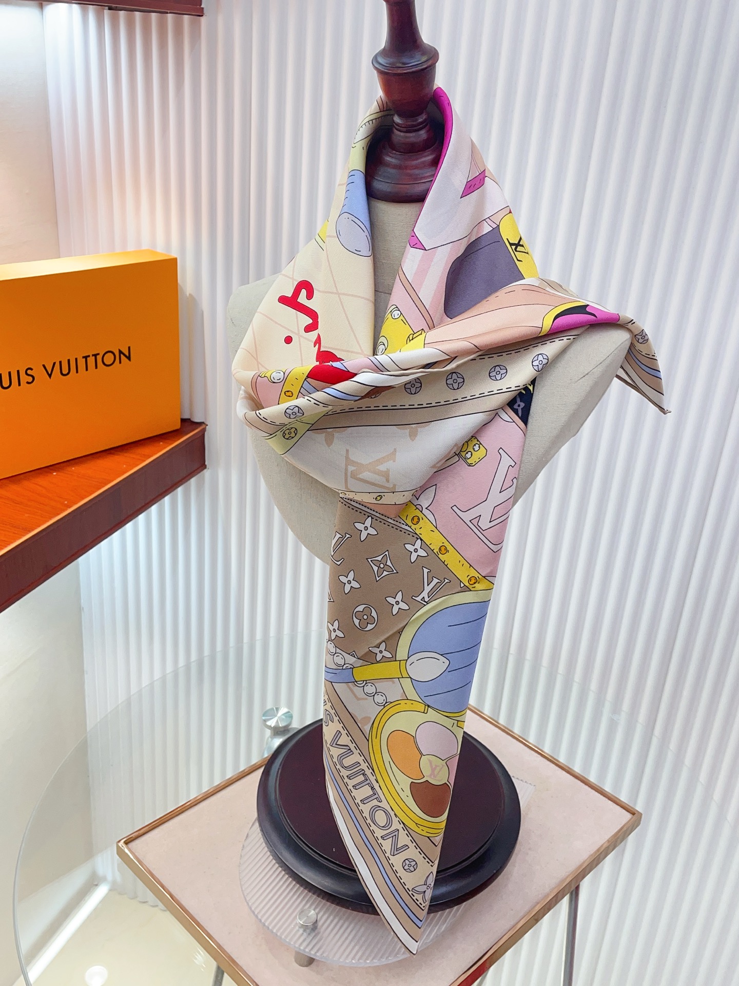 ✨✨【18姆米 双面同色】上身效果疯狂的喜欢❗️专柜也是刚刚上架的，L*最最新款~非常有看头，L的这类元