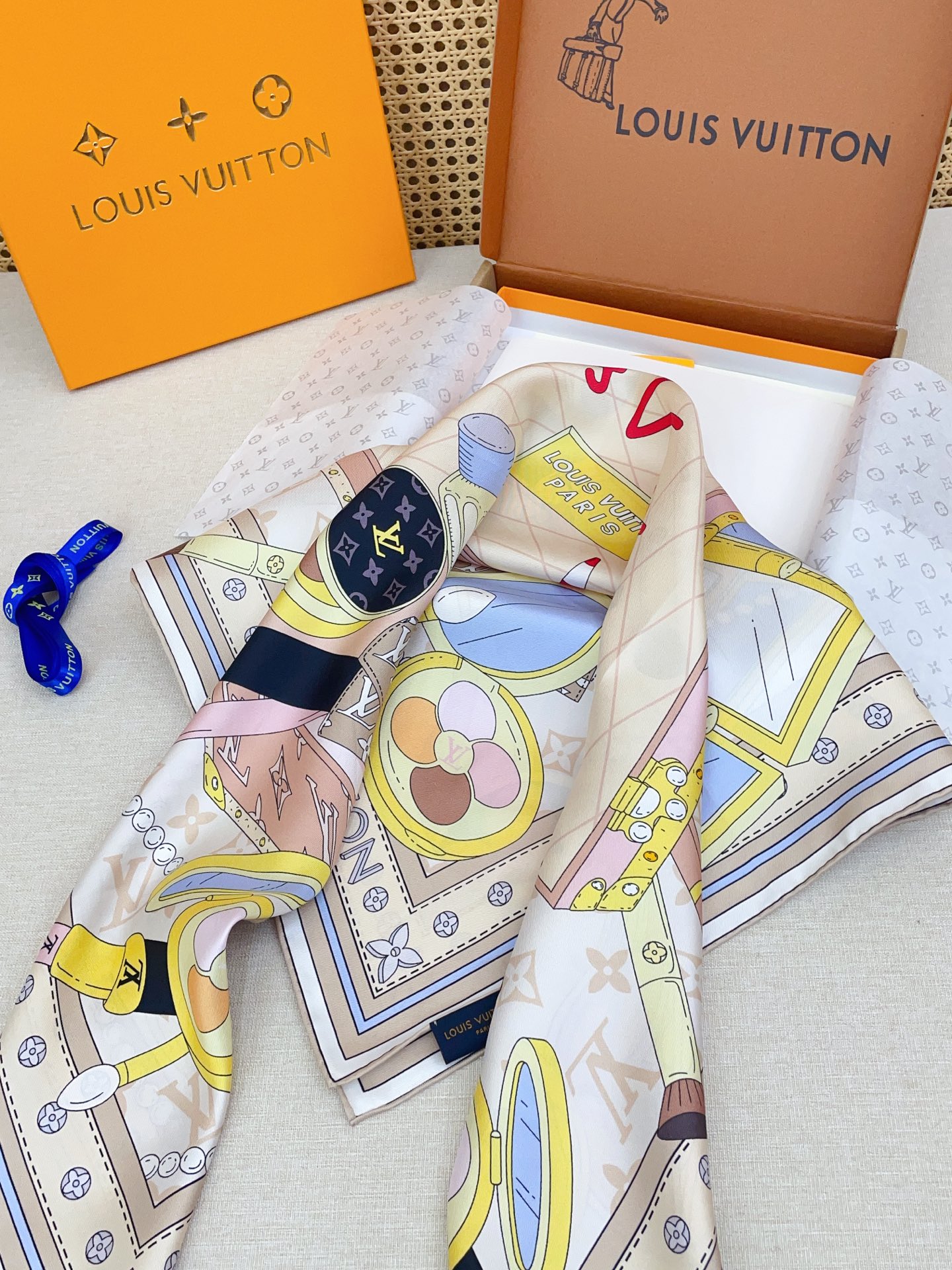 ✨✨【18姆米 双面同色】上身效果疯狂的喜欢❗️专柜也是刚刚上架的，L*最最新款~非常有看头，L的这类元