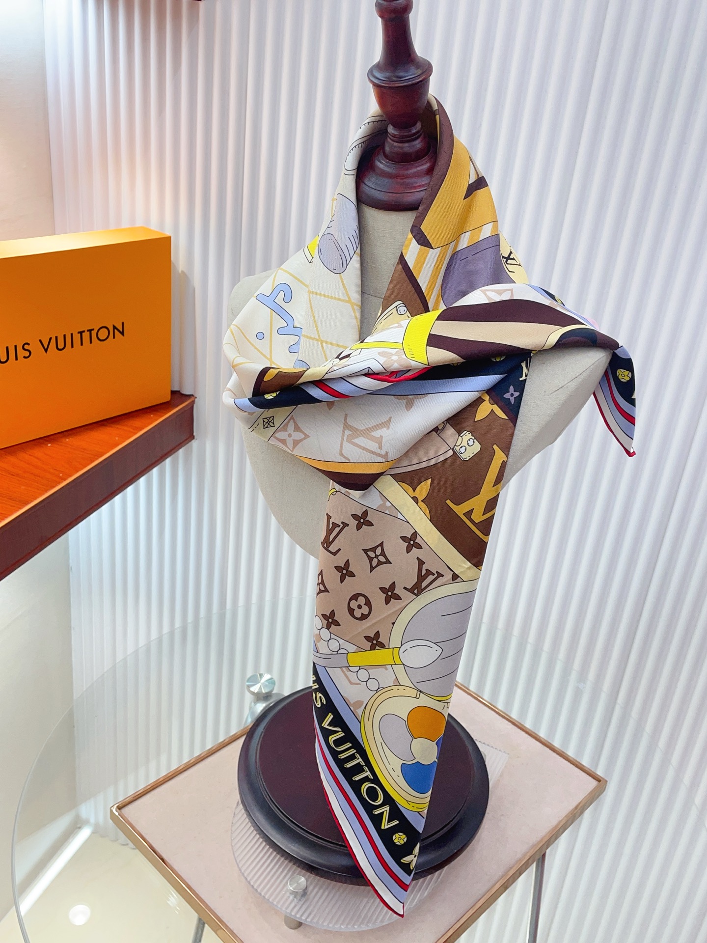 ✨✨【18姆米 双面同色】上身效果疯狂的喜欢❗️专柜也是刚刚上架的，L*最最新款~非常有看头，L的这类元