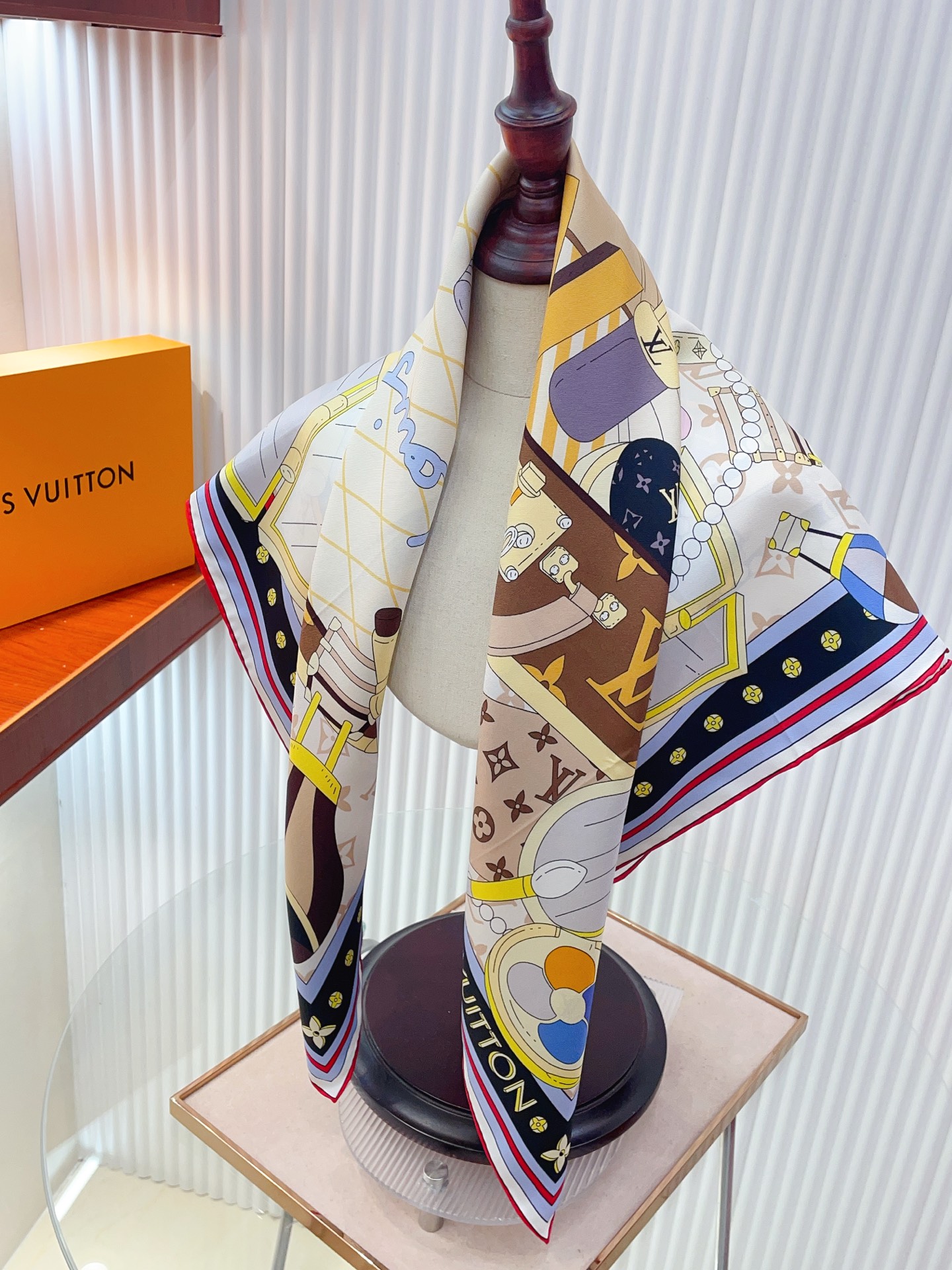 ✨✨【18姆米 双面同色】上身效果疯狂的喜欢❗️专柜也是刚刚上架的，L*最最新款~非常有看头，L的这类元