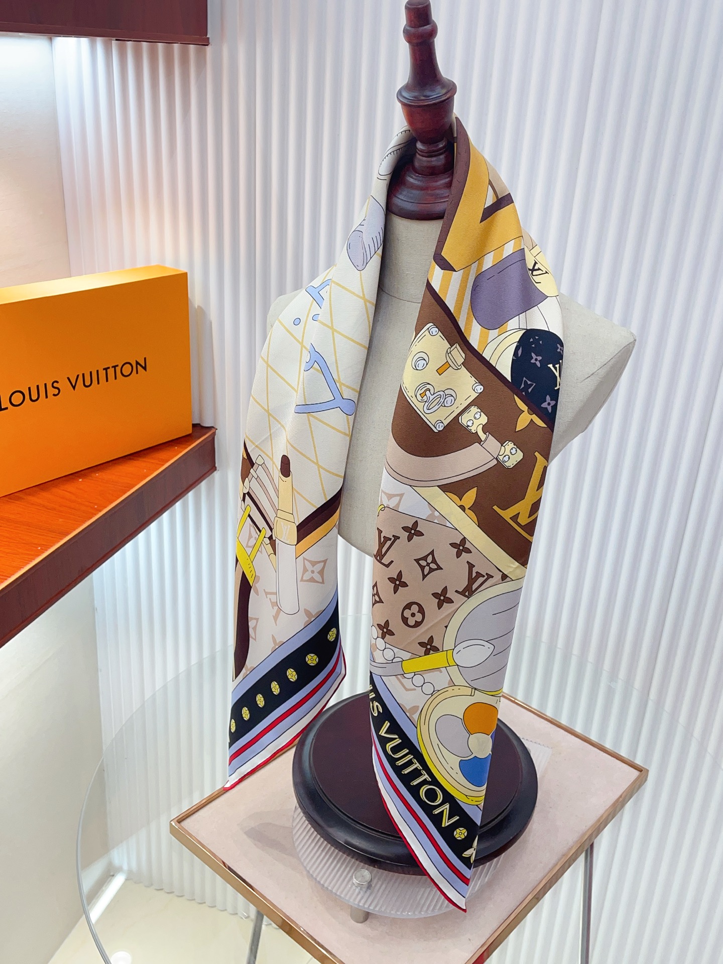 ✨✨【18姆米 双面同色】上身效果疯狂的喜欢❗️专柜也是刚刚上架的，L*最最新款~非常有看头，L的这类元