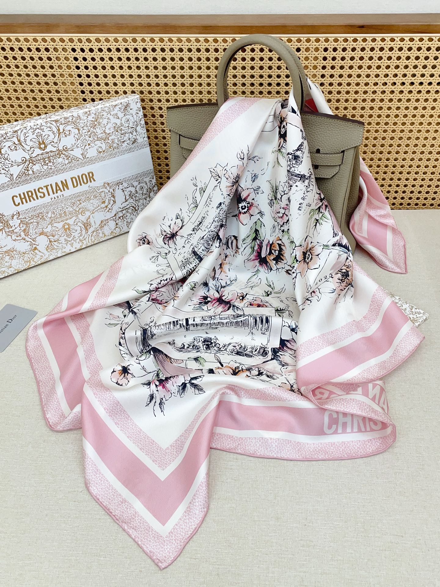 ✨✨【18姆米 双面同色】高级感爆棚❗️CD【花朵🌺元素90】高级时髦风‼️配色非常考究，图案匠心，上身