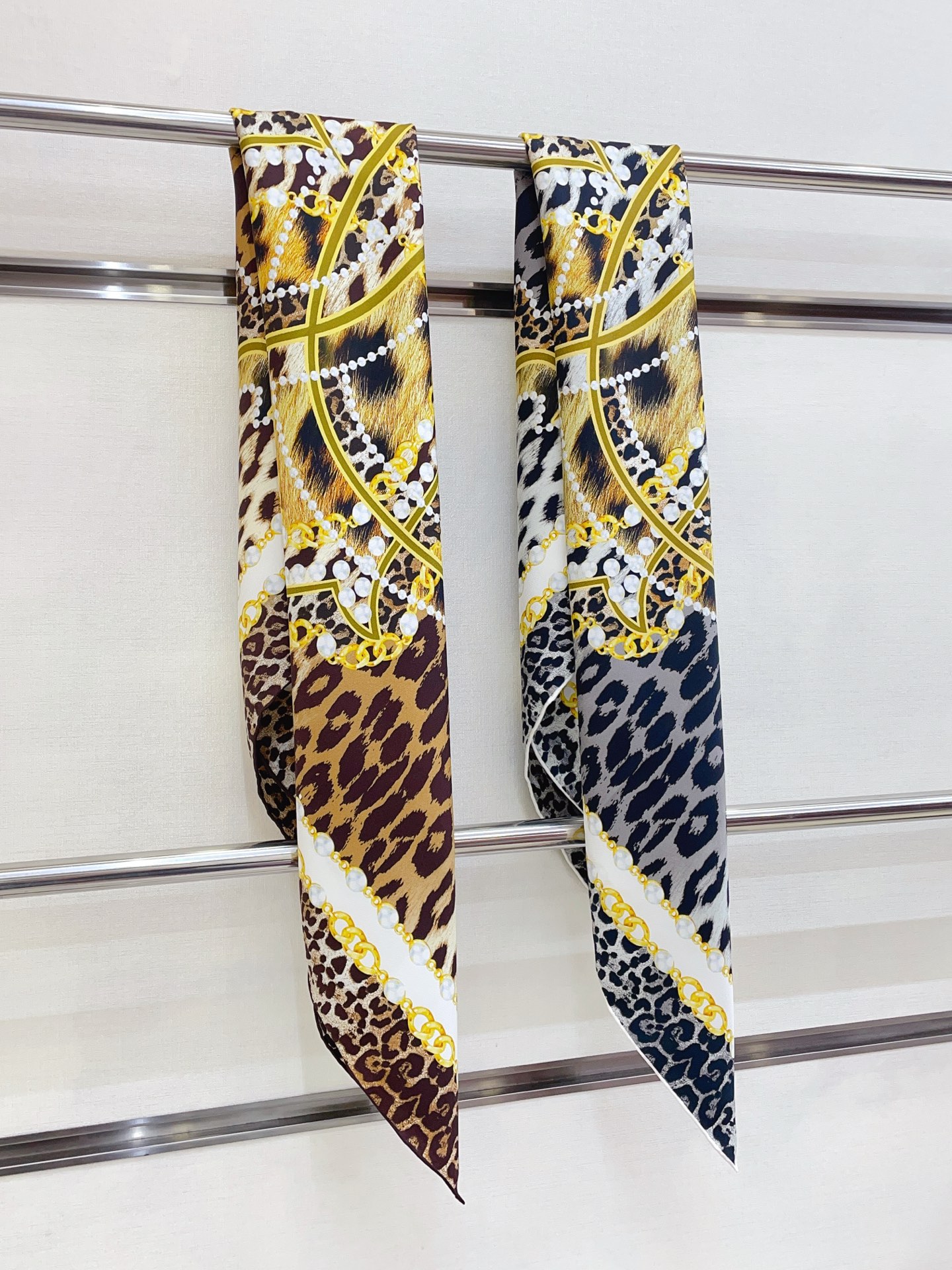 ✨✨【18姆米 双面同色】上身效果疯狂的喜欢❗️专柜也是刚刚上架的，CELINE最最新款~非常有看头，瑟