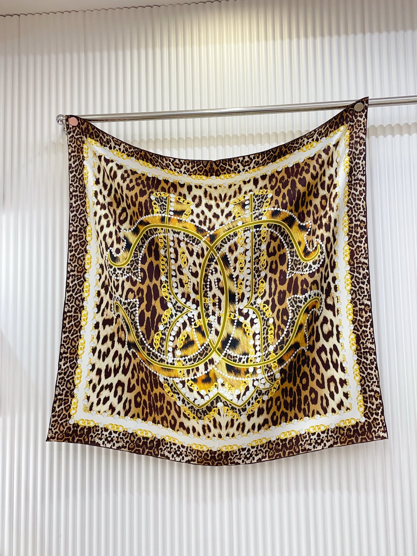 ✨✨【18姆米 双面同色】上身效果疯狂的喜欢❗️专柜也是刚刚上架的，CELINE最最新款~非常有看头，瑟