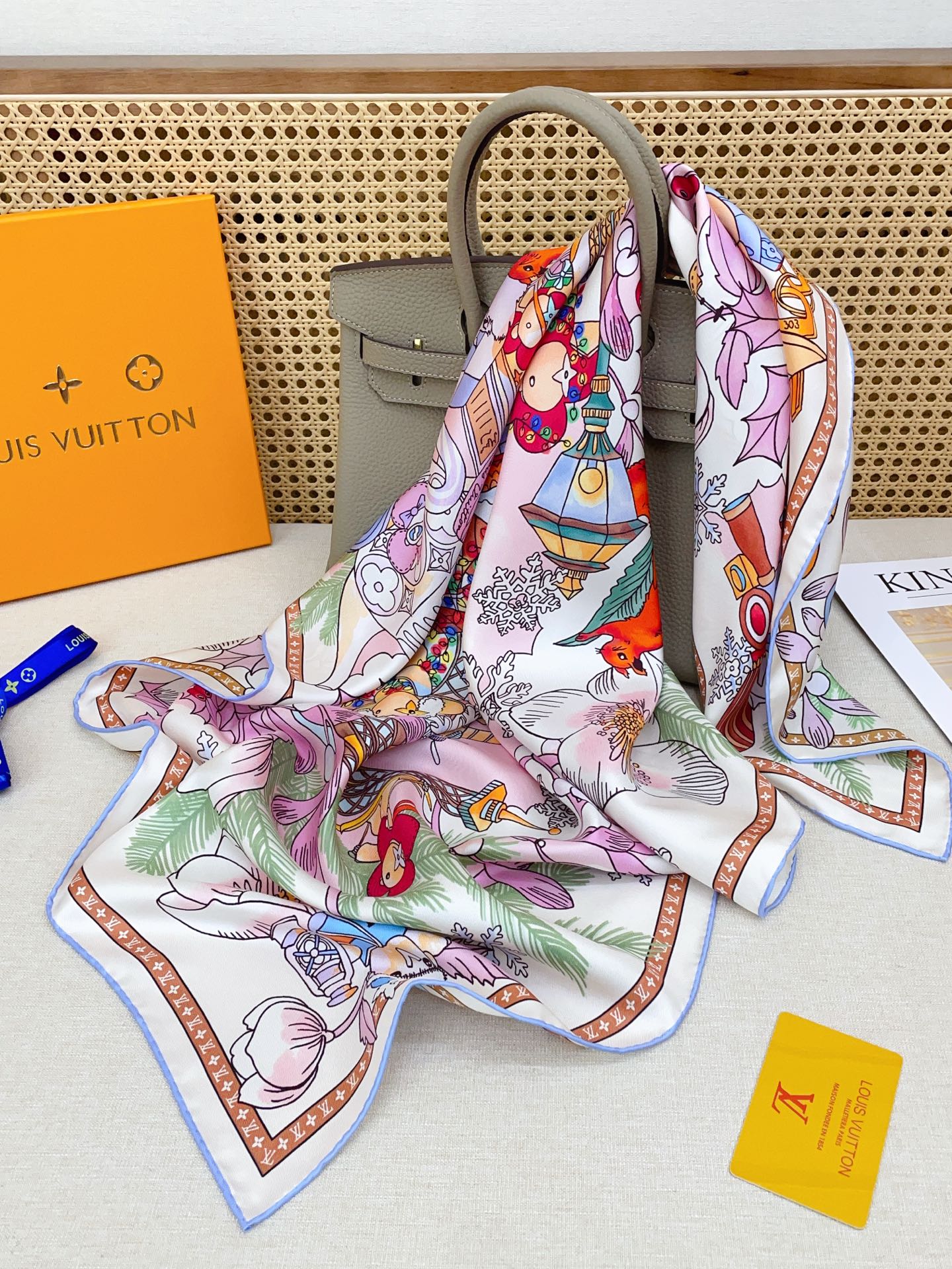 ✨✨【18姆米 双面同色】上身效果疯狂的喜欢❗️专柜也是刚刚上架的，L*最最新款~非常有看头，L的这类元