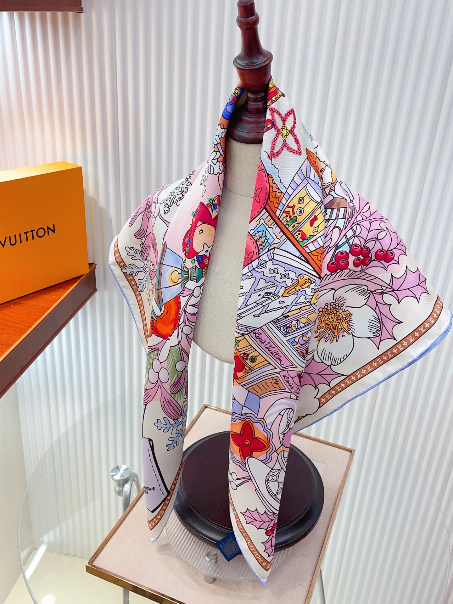 ✨✨【18姆米 双面同色】上身效果疯狂的喜欢❗️专柜也是刚刚上架的，L*最最新款~非常有看头，L的这类元