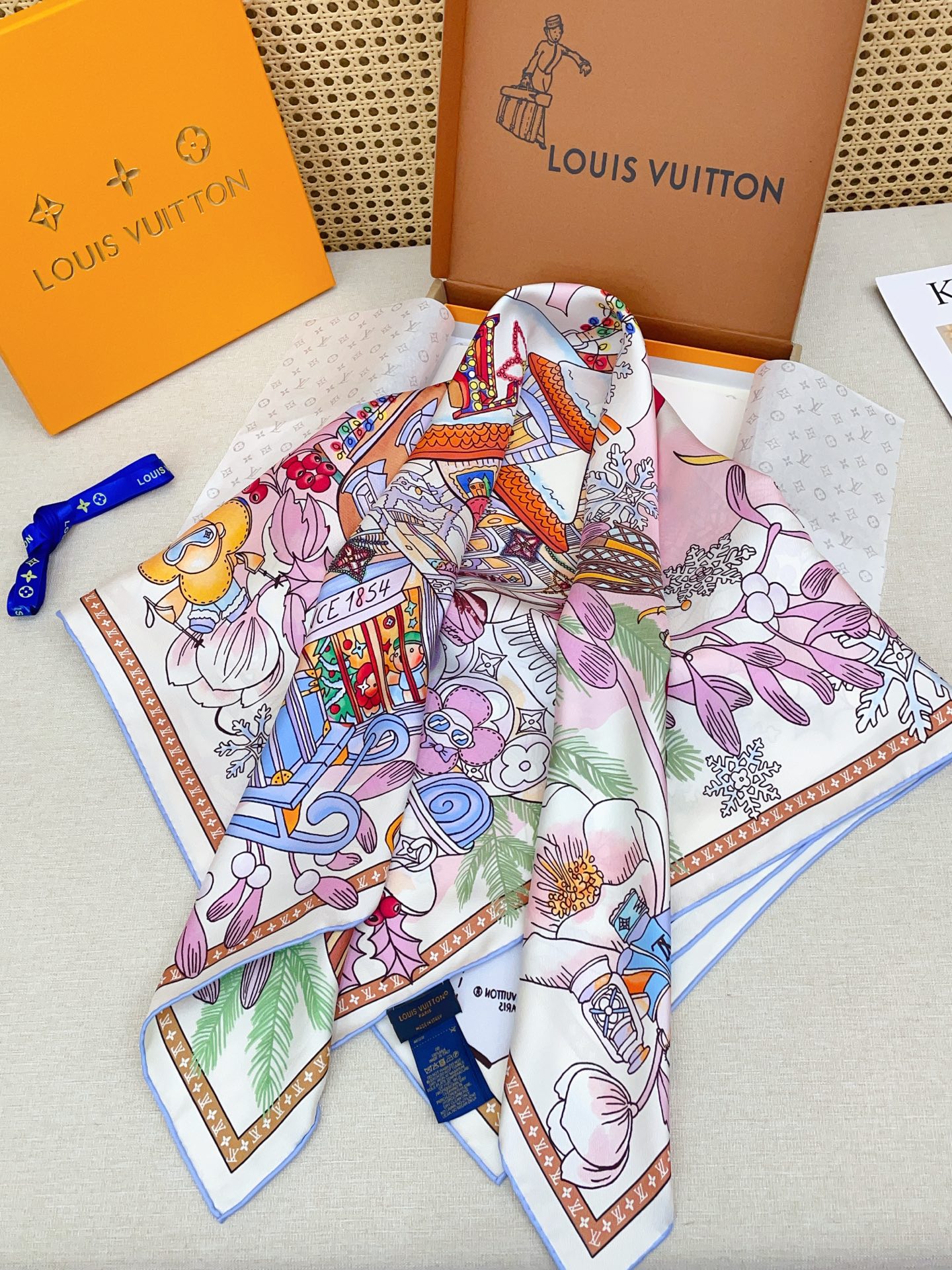 ✨✨【18姆米 双面同色】上身效果疯狂的喜欢❗️专柜也是刚刚上架的，L*最最新款~非常有看头，L的这类元