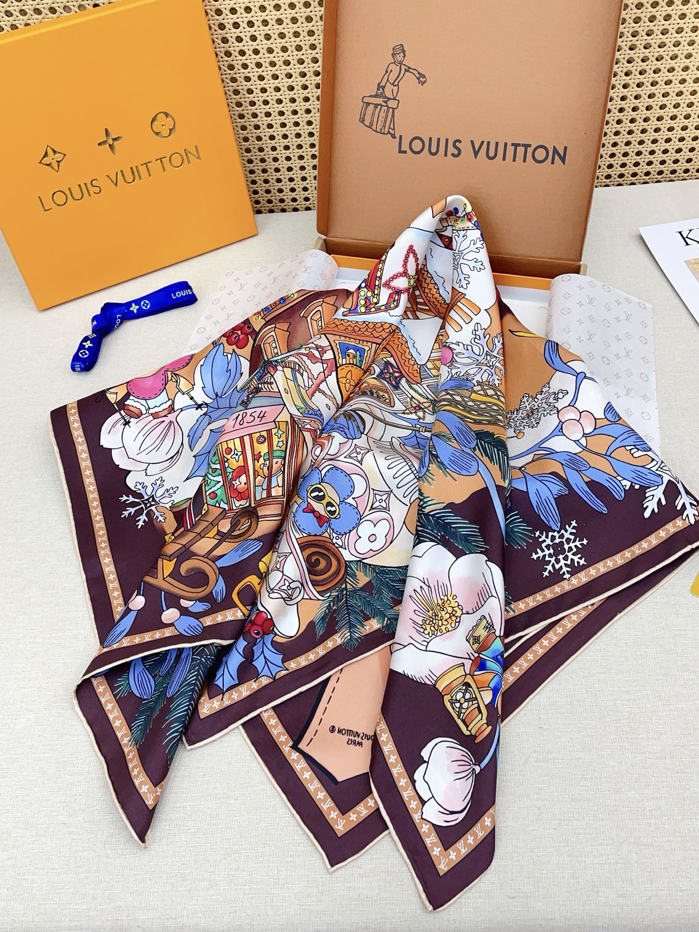 ✨✨【18姆米 双面同色】上身效果疯狂的喜欢❗️专柜也是刚刚上架的，L*最最新款~非常有看头，L的这类元