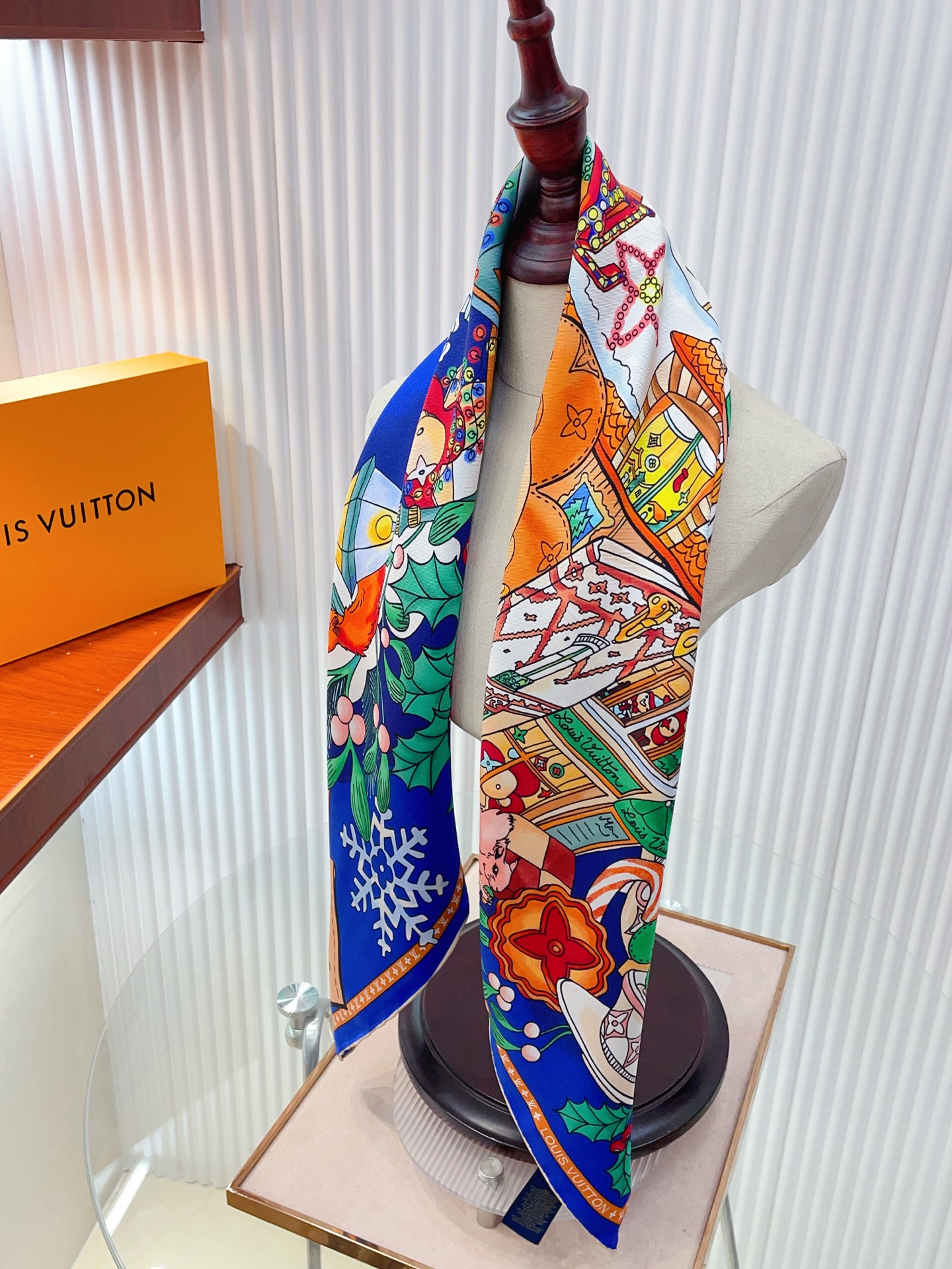 ✨✨【18姆米 双面同色】上身效果疯狂的喜欢❗️专柜也是刚刚上架的，L*最最新款~非常有看头，L的这类元