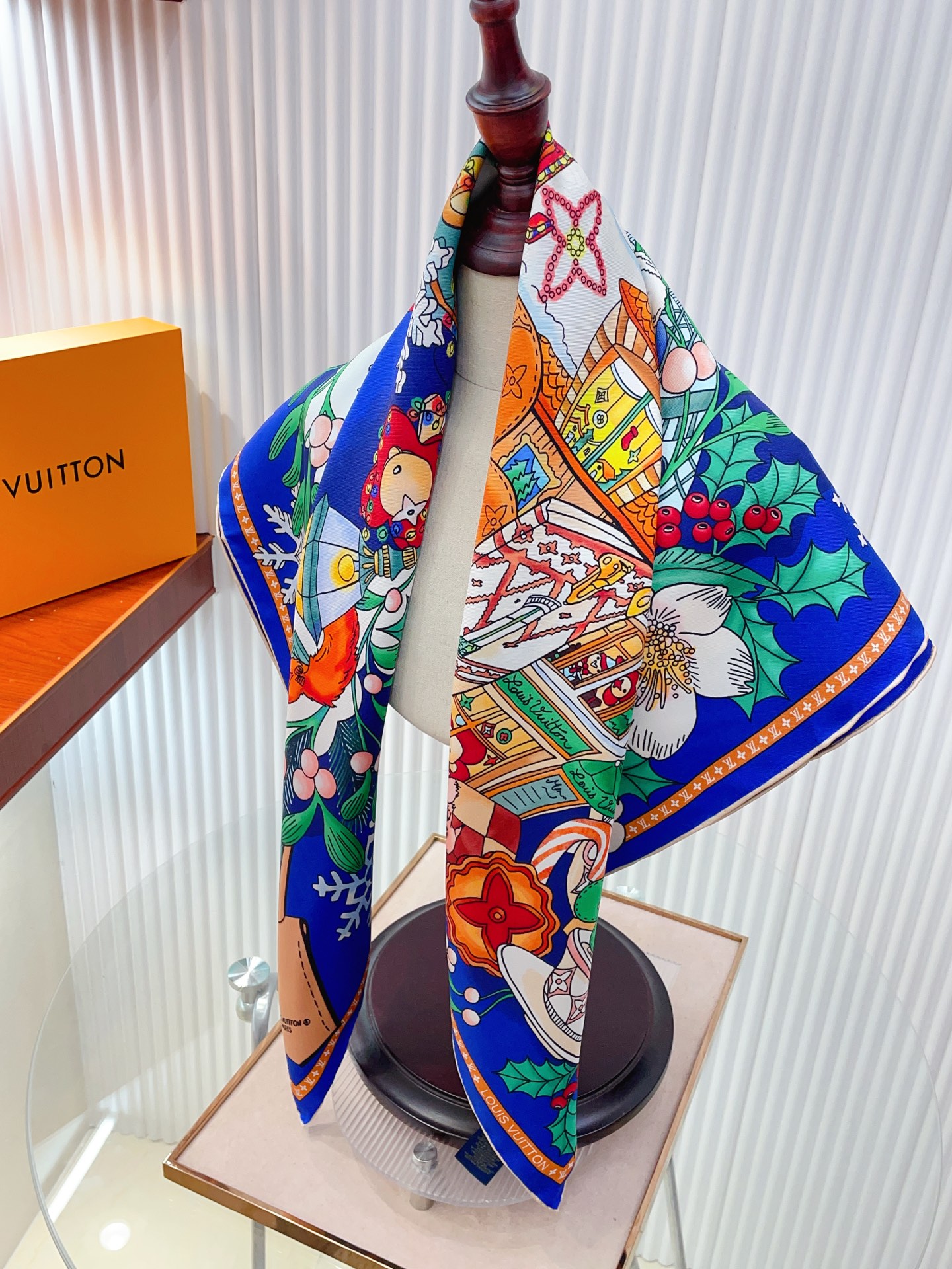 ✨✨【18姆米 双面同色】上身效果疯狂的喜欢❗️专柜也是刚刚上架的，L*最最新款~非常有看头，L的这类元