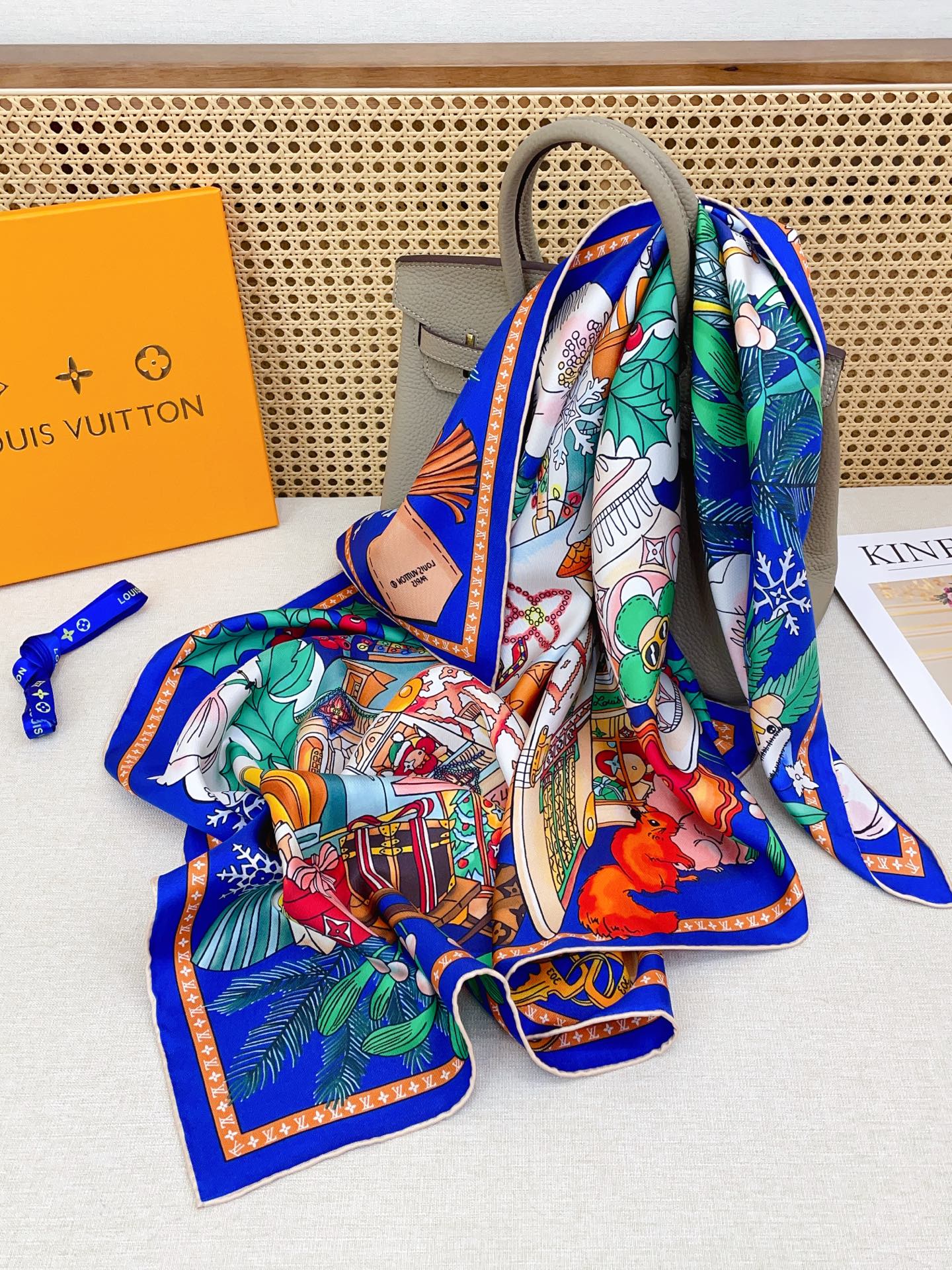 ✨✨【18姆米 双面同色】上身效果疯狂的喜欢❗️专柜也是刚刚上架的，L*最最新款~非常有看头，L的这类元