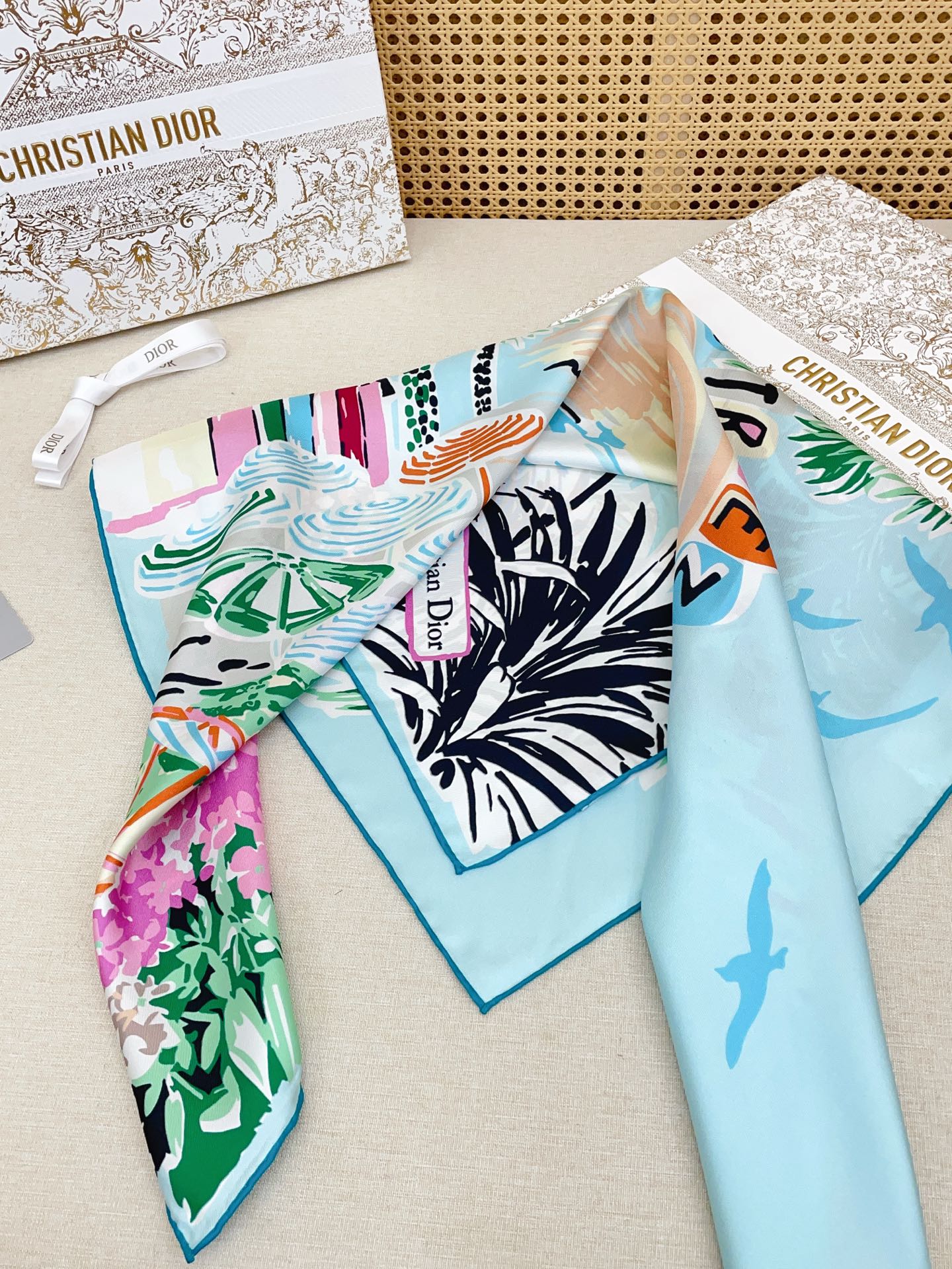 ✨✨【18姆米 双面同色】高级感爆棚❗️CD【城市🌆元素90】高级时髦风‼️配色非常考究，图案匠心，上身