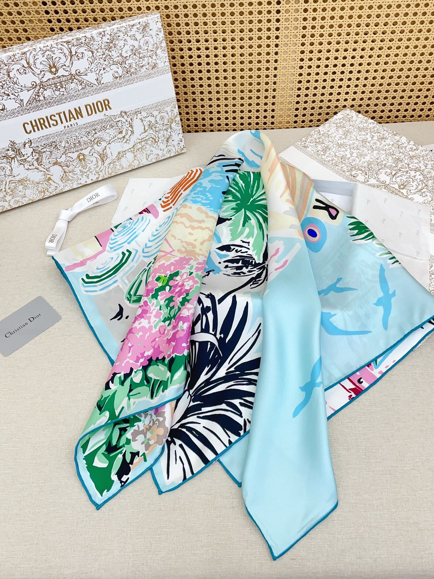 ✨✨【18姆米 双面同色】高级感爆棚❗️CD【城市🌆元素90】高级时髦风‼️配色非常考究，图案匠心，上身