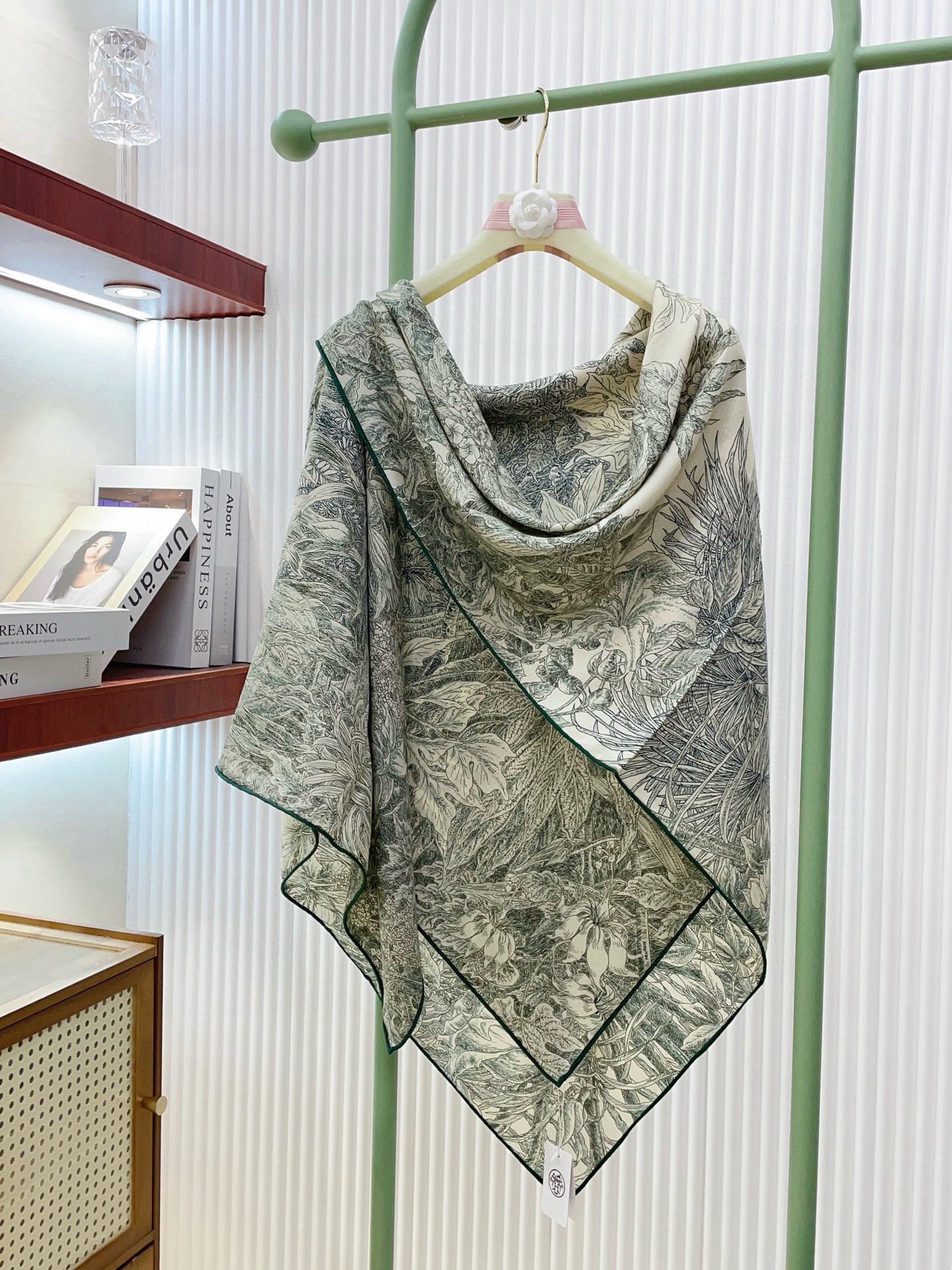 ✨✨【双面同色 丝毛款】H家羊绒新款 买了都说好看‼️推荐💕【巴勒莫植物园 140】羊绒方巾‼️H家ZG