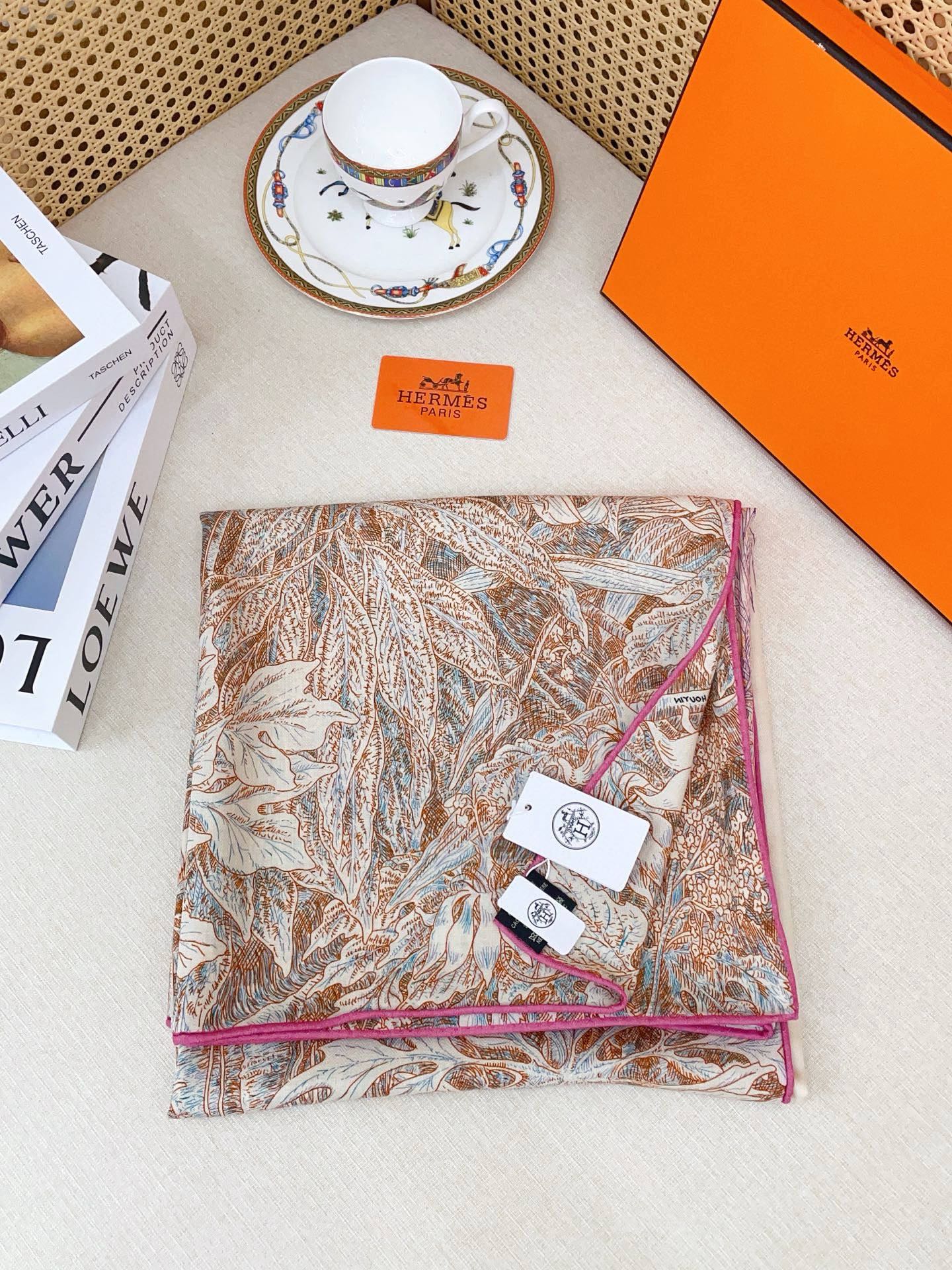 ✨✨【双面同色 丝毛款】H家羊绒新款 买了都说好看‼️推荐💕【巴勒莫植物园 140】羊绒方巾‼️H家ZG