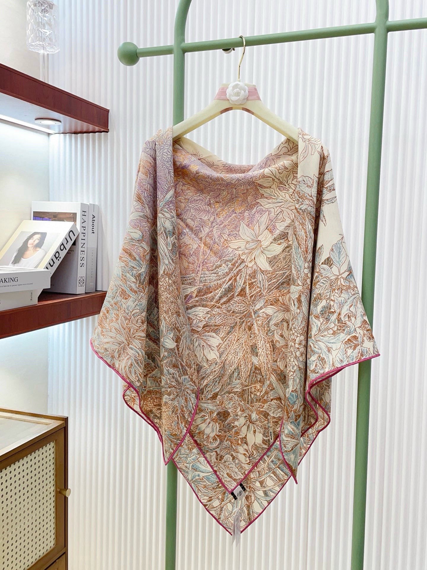 ✨✨【双面同色 丝毛款】H家羊绒新款 买了都说好看‼️推荐💕【巴勒莫植物园 140】羊绒方巾‼️H家ZG