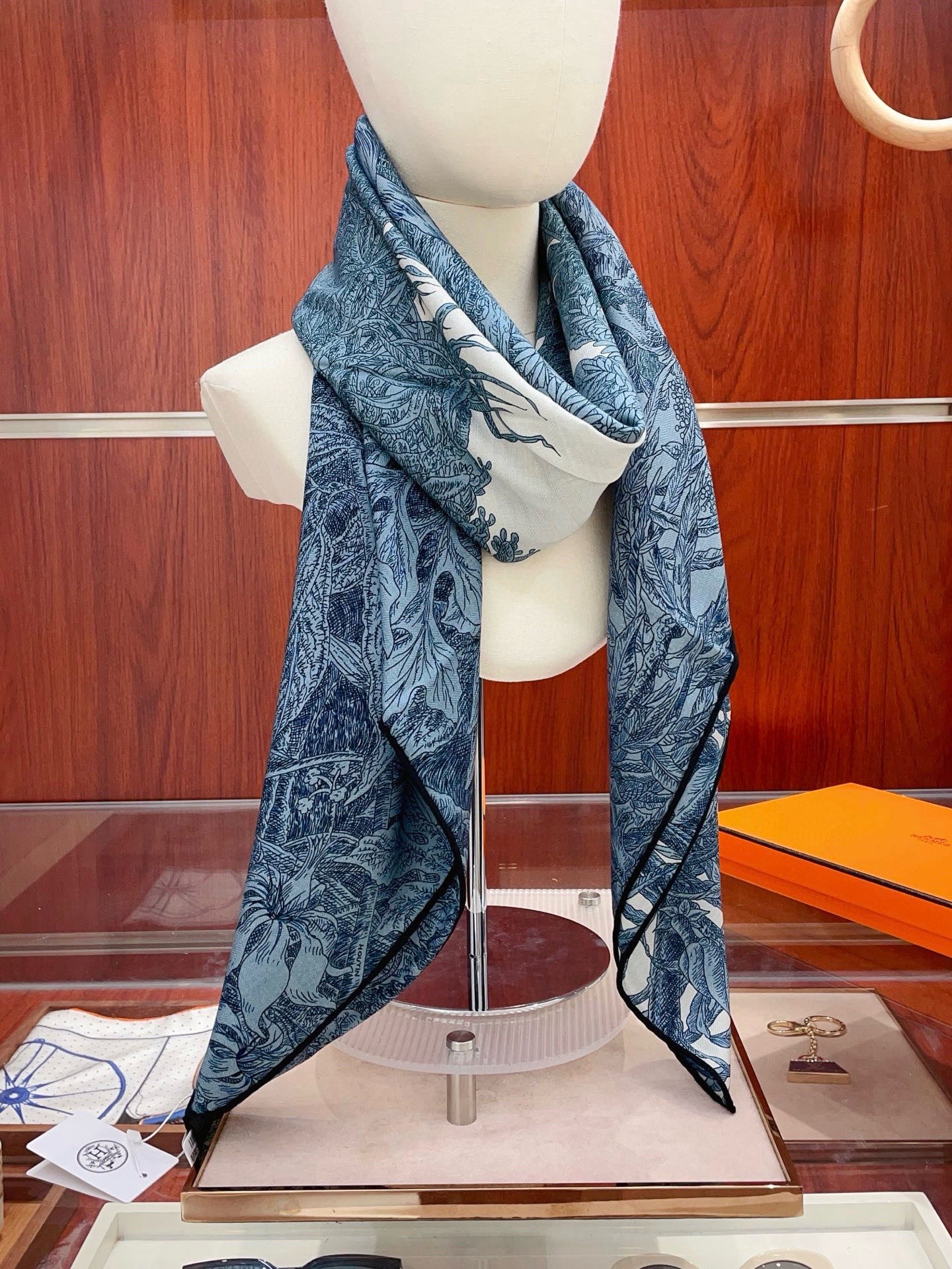 ✨✨【双面同色 丝毛款】H家羊绒新款 买了都说好看‼️推荐💕【巴勒莫植物园 140】羊绒方巾‼️H家ZG