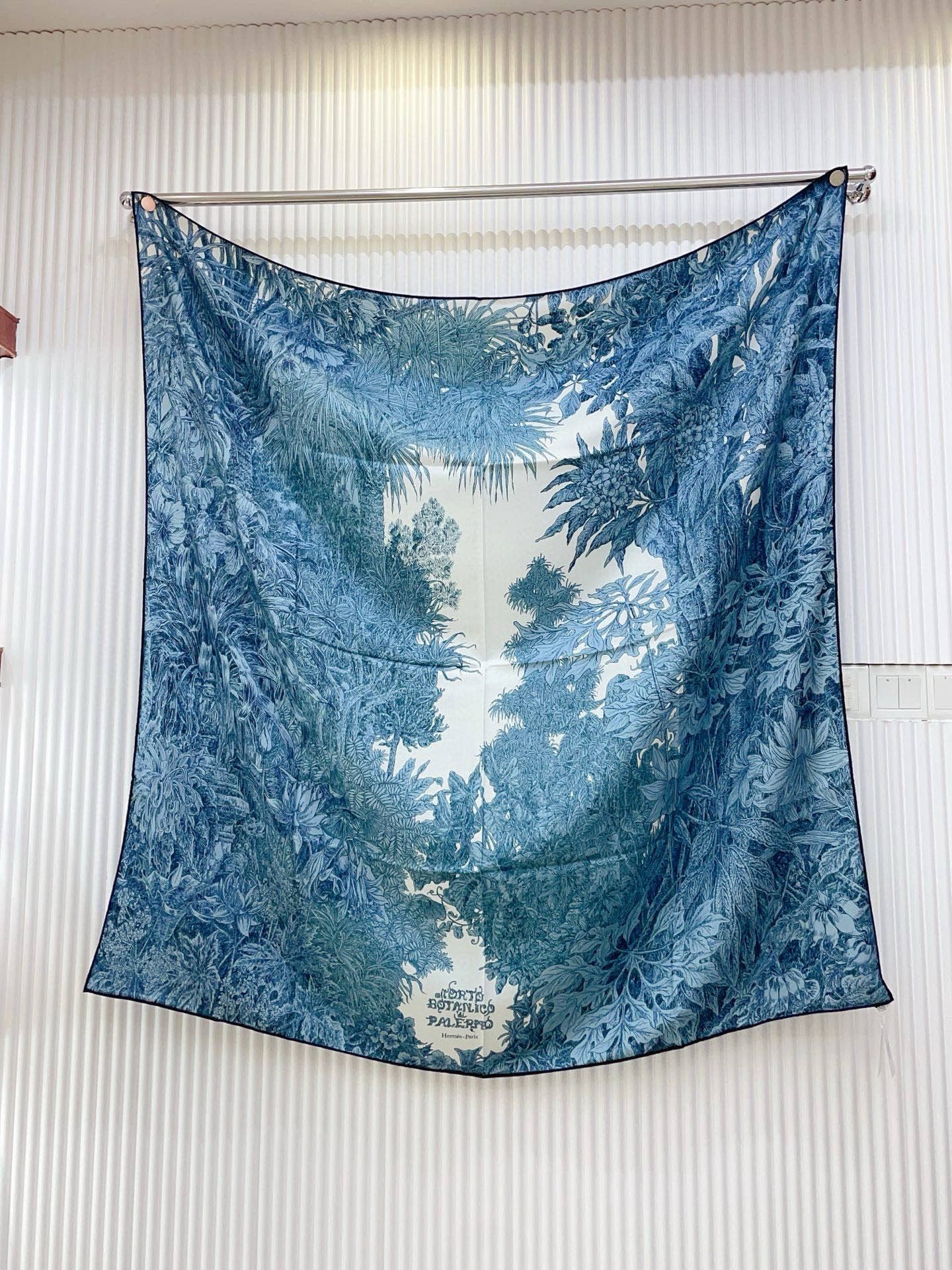 ✨✨【双面同色 丝毛款】H家羊绒新款 买了都说好看‼️推荐💕【巴勒莫植物园 140】羊绒方巾‼️H家ZG