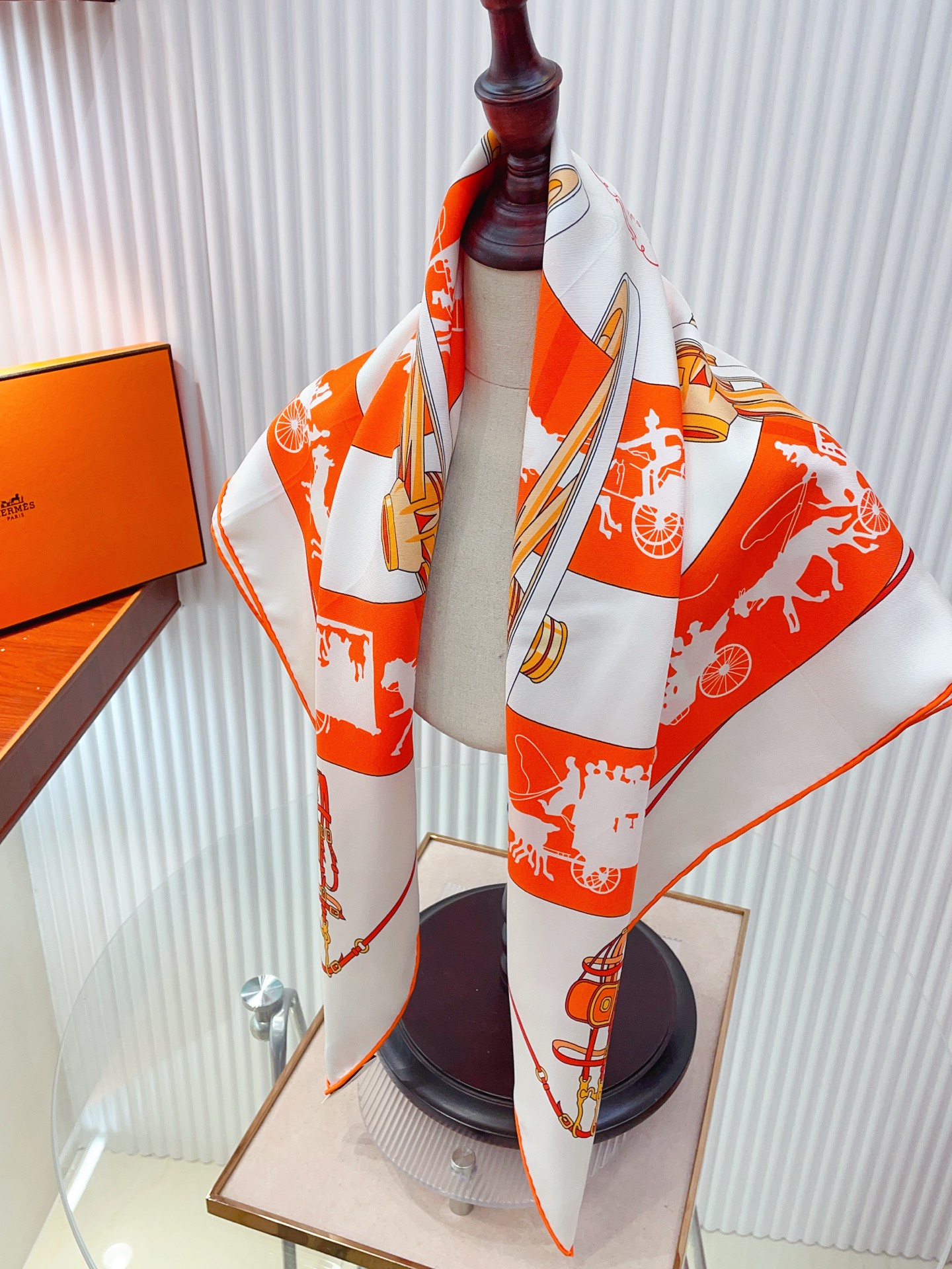 ✨✨【18姆米 双面同色】H**S真丝新款🆕👏👏买了都说好看‼️推荐💕【转动中的巴黎 90】真丝方巾，顶