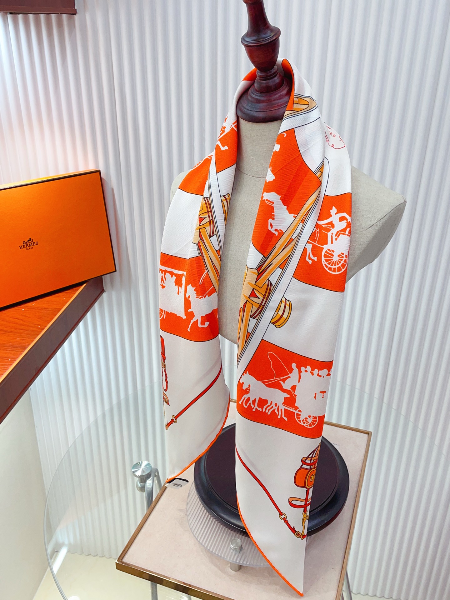 ✨✨【18姆米 双面同色】H**S真丝新款🆕👏👏买了都说好看‼️推荐💕【转动中的巴黎 90】真丝方巾，顶