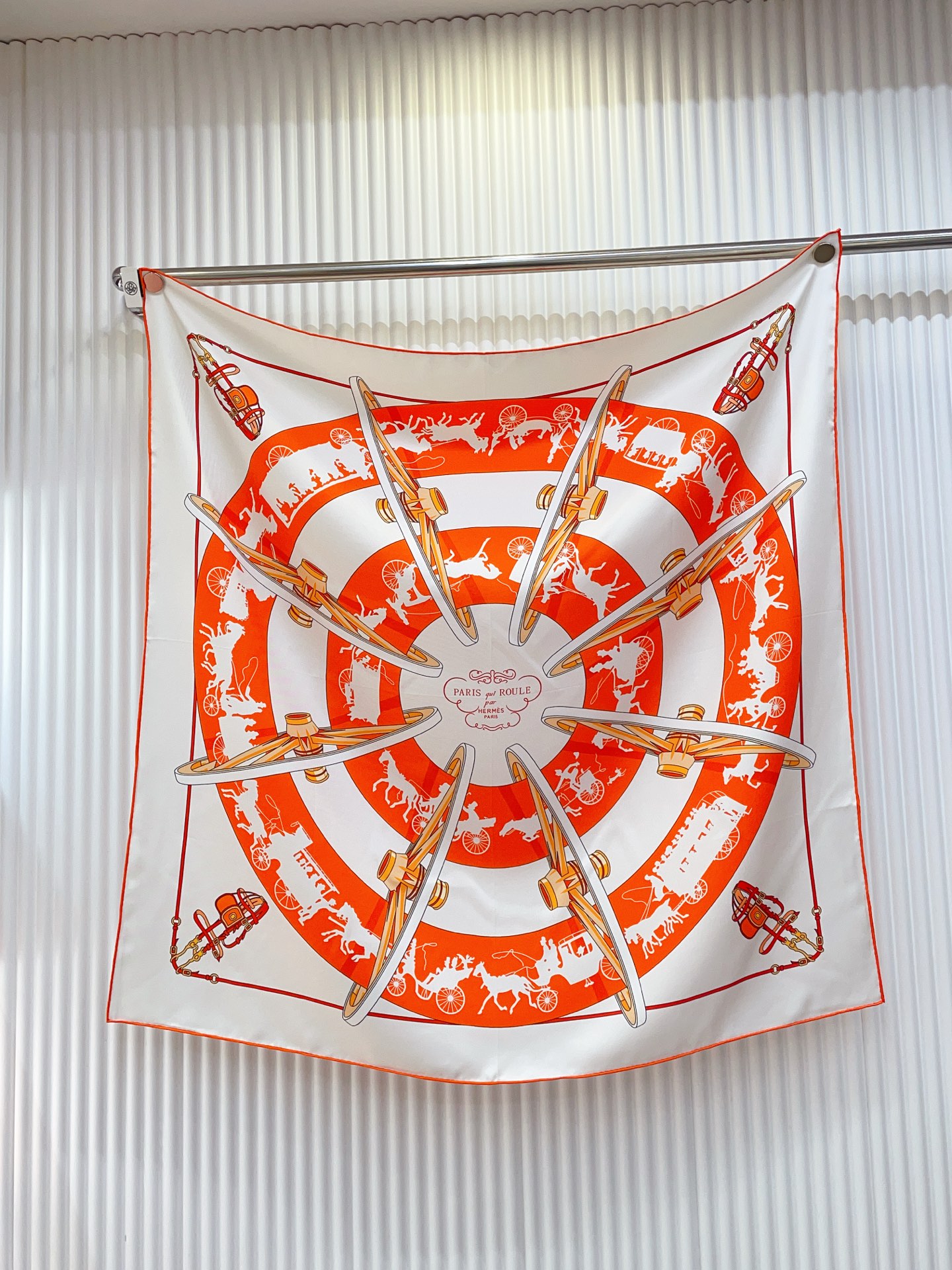 ✨✨【18姆米 双面同色】H**S真丝新款🆕👏👏买了都说好看‼️推荐💕【转动中的巴黎 90】真丝方巾，顶