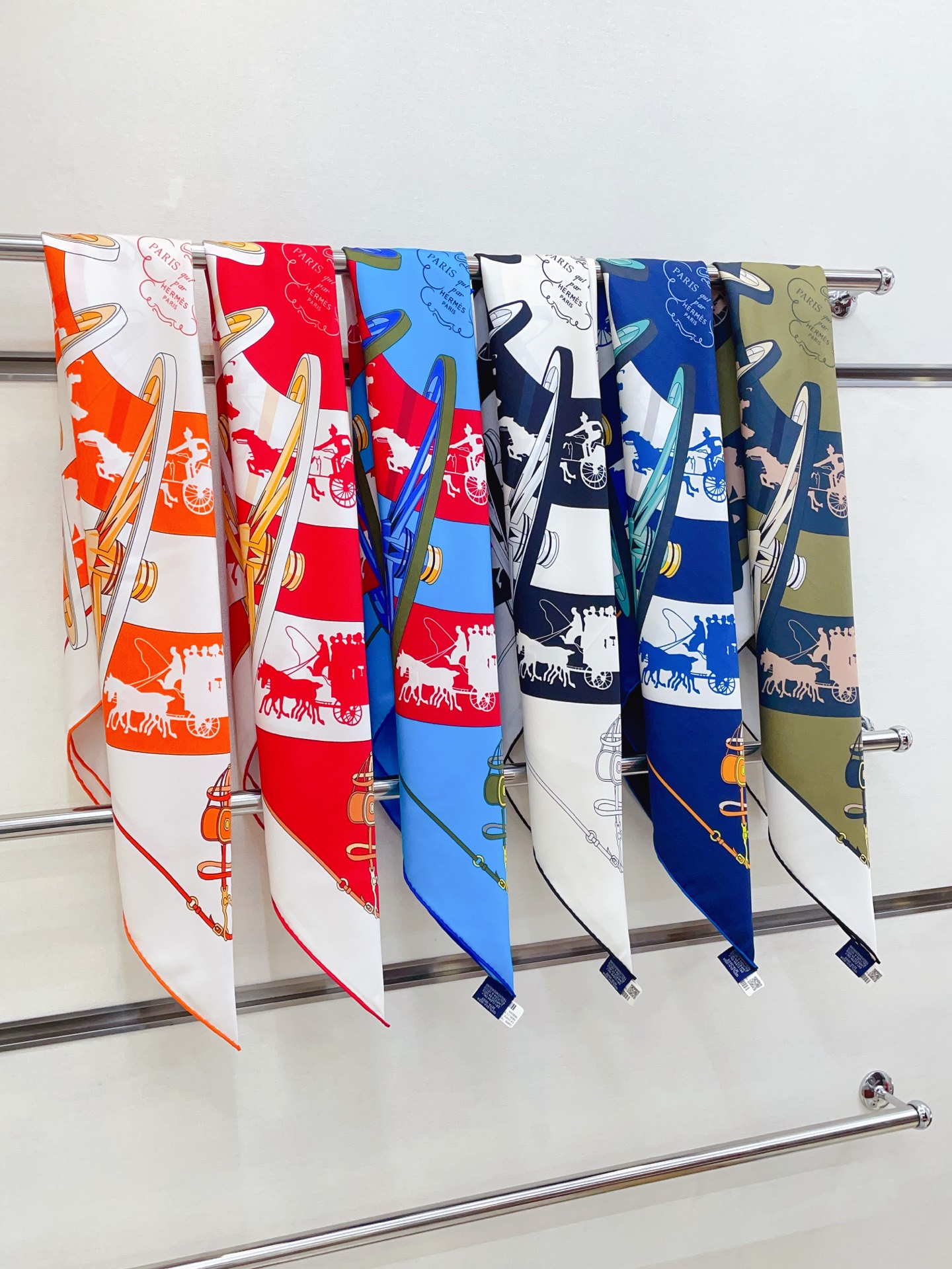 ✨✨【18姆米 双面同色】H**S真丝新款🆕👏👏买了都说好看‼️推荐💕【转动中的巴黎 90】真丝方巾，顶